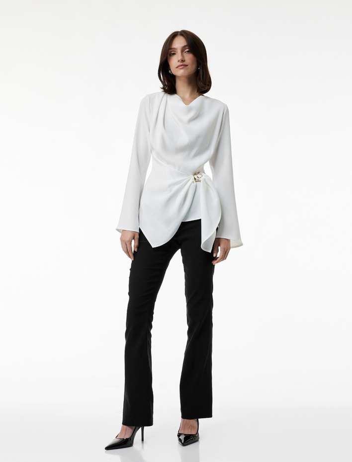  Uzun Kollu Degaje Yaka Metal Aksesuarlı Büzgülü Asimetrik Bluz