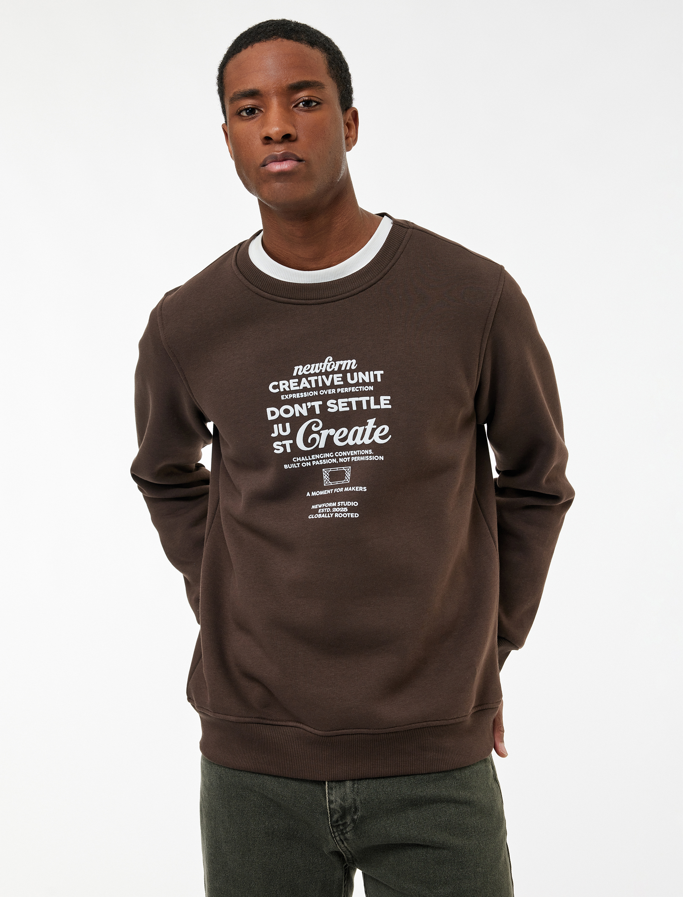 Regular Fit Uzun Kollu Şardonlu Bisiklet Yaka Baskılı Sweatshirt - Görsel 2