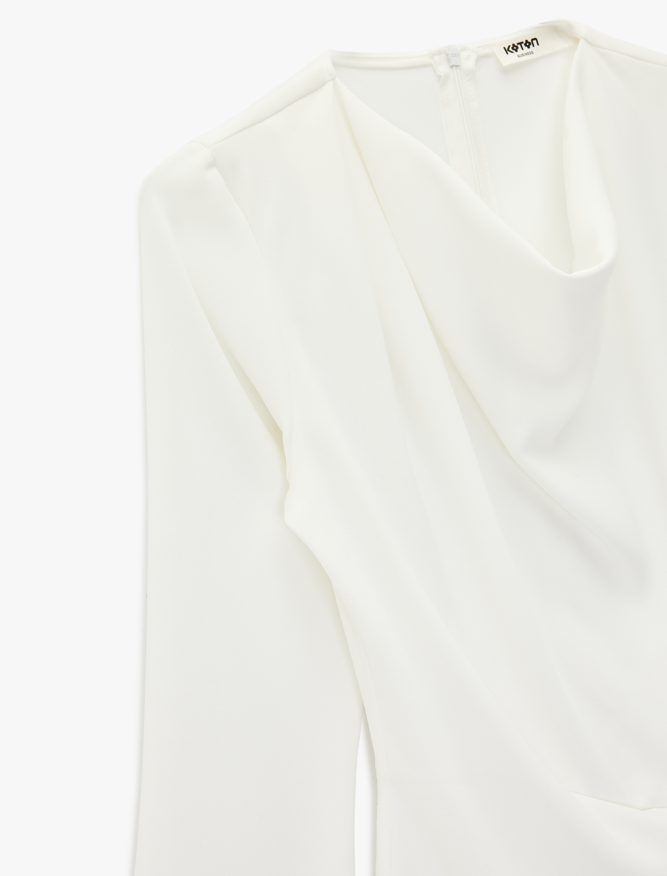   Uzun Kollu Degaje Yaka Metal Aksesuarlı Büzgülü Asimetrik Bluz