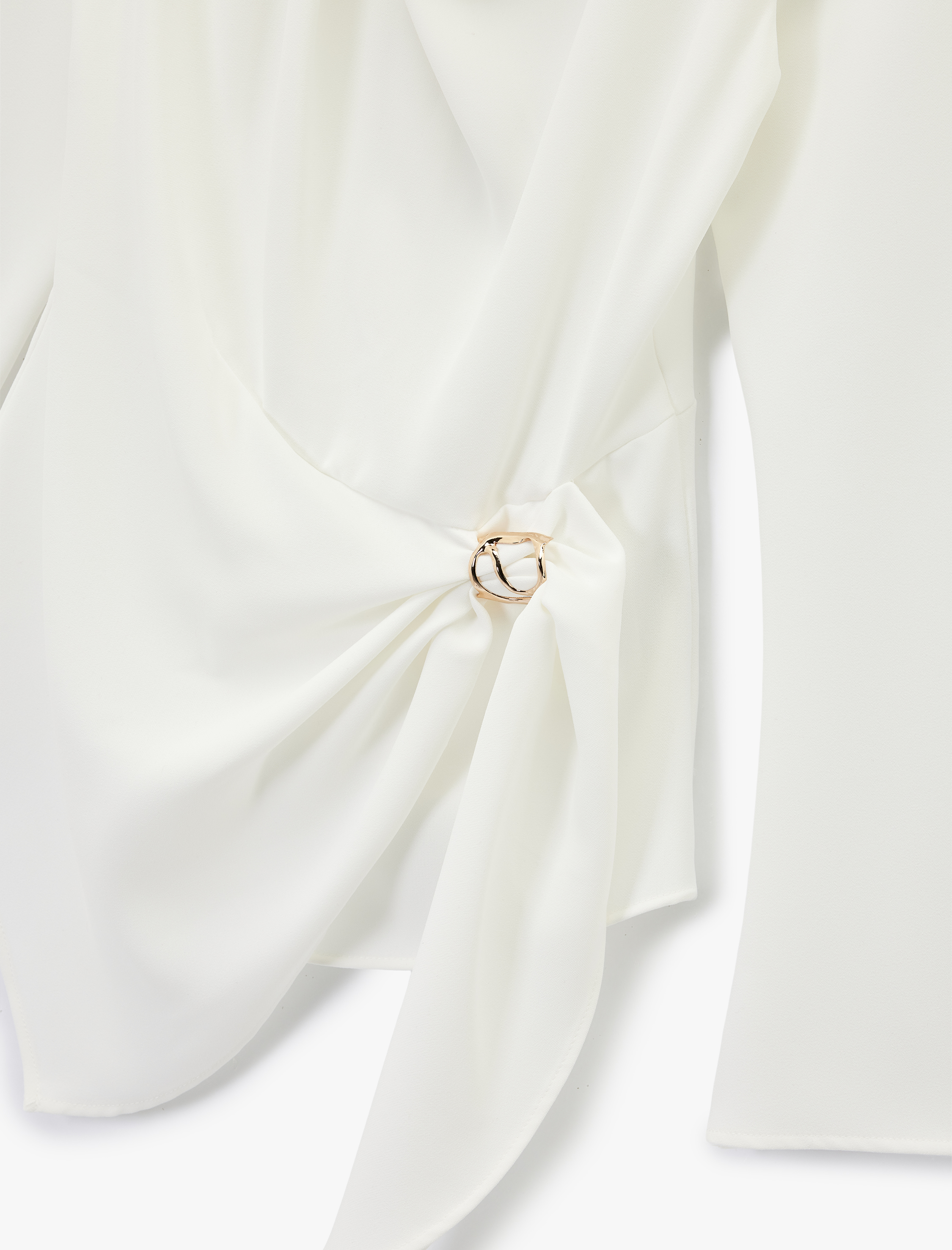   Uzun Kollu Degaje Yaka Metal Aksesuarlı Büzgülü Asimetrik Bluz