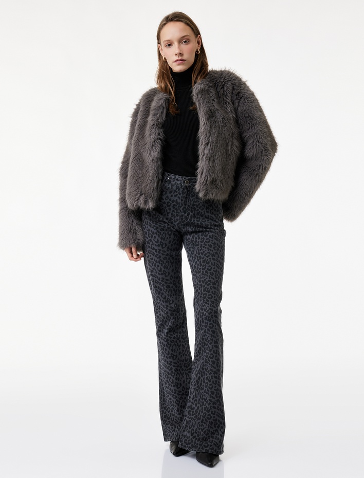  Koton X Sibil Çetinkaya - Leopar Desenli Metal Aksesuarlı İspanyol Paça Jean Pantolon - Flare Jeans