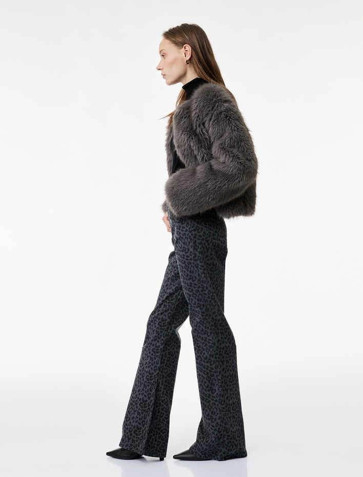  Koton X Sibil Çetinkaya - Leopar Desenli Metal Aksesuarlı İspanyol Paça Jean Pantolon - Flare Jeans