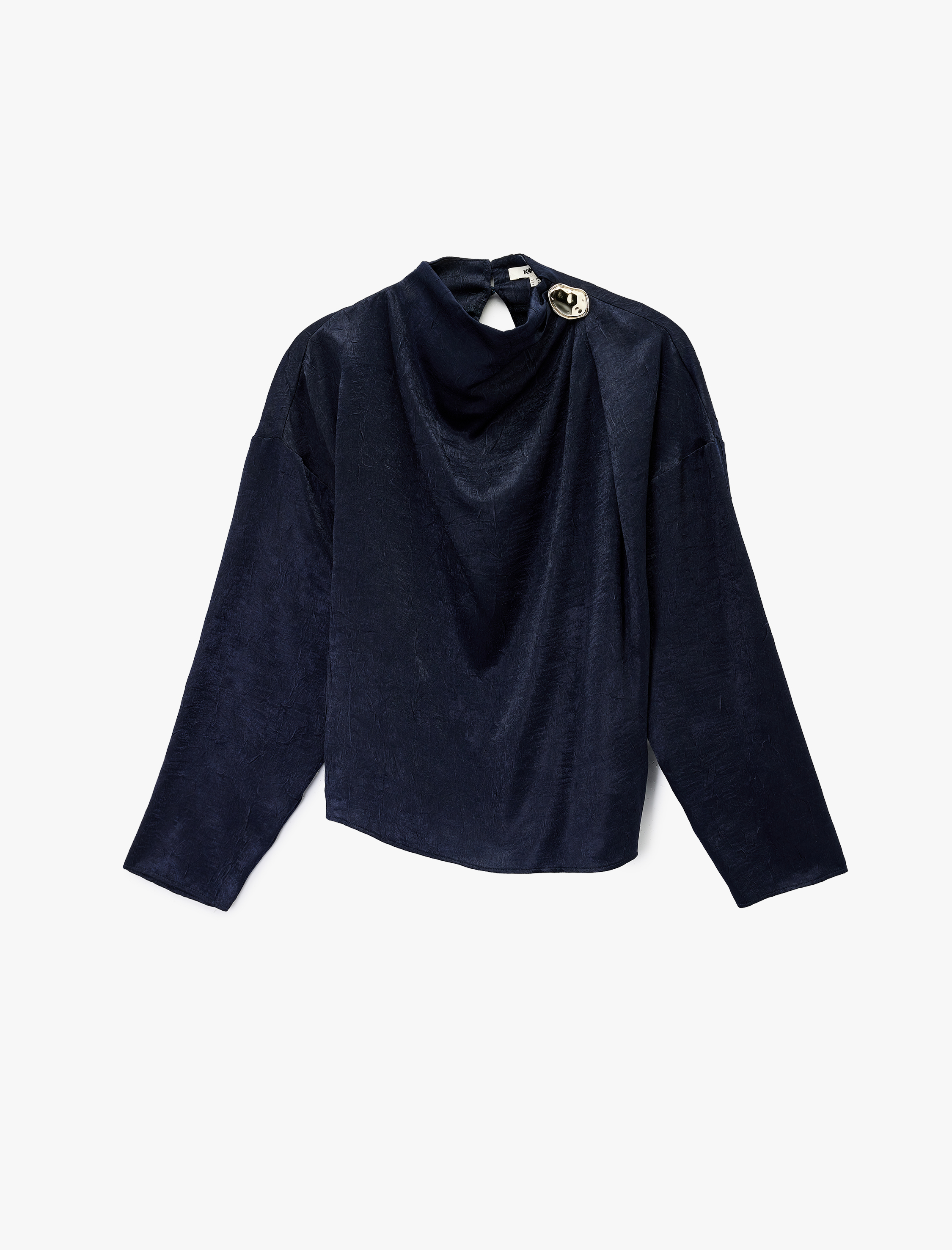   Metal Aksesuarlı Asimetrik Yaka Uzun Kollu Dokulu Saten Bluz