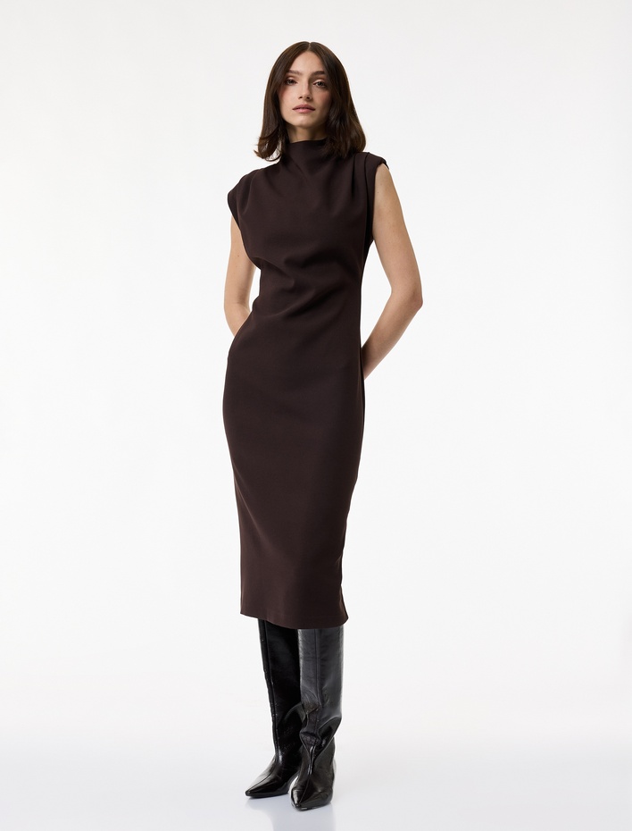  Dik Yaka Kolsuz Yırtmaç Detaylı Basic Uzun Elbise