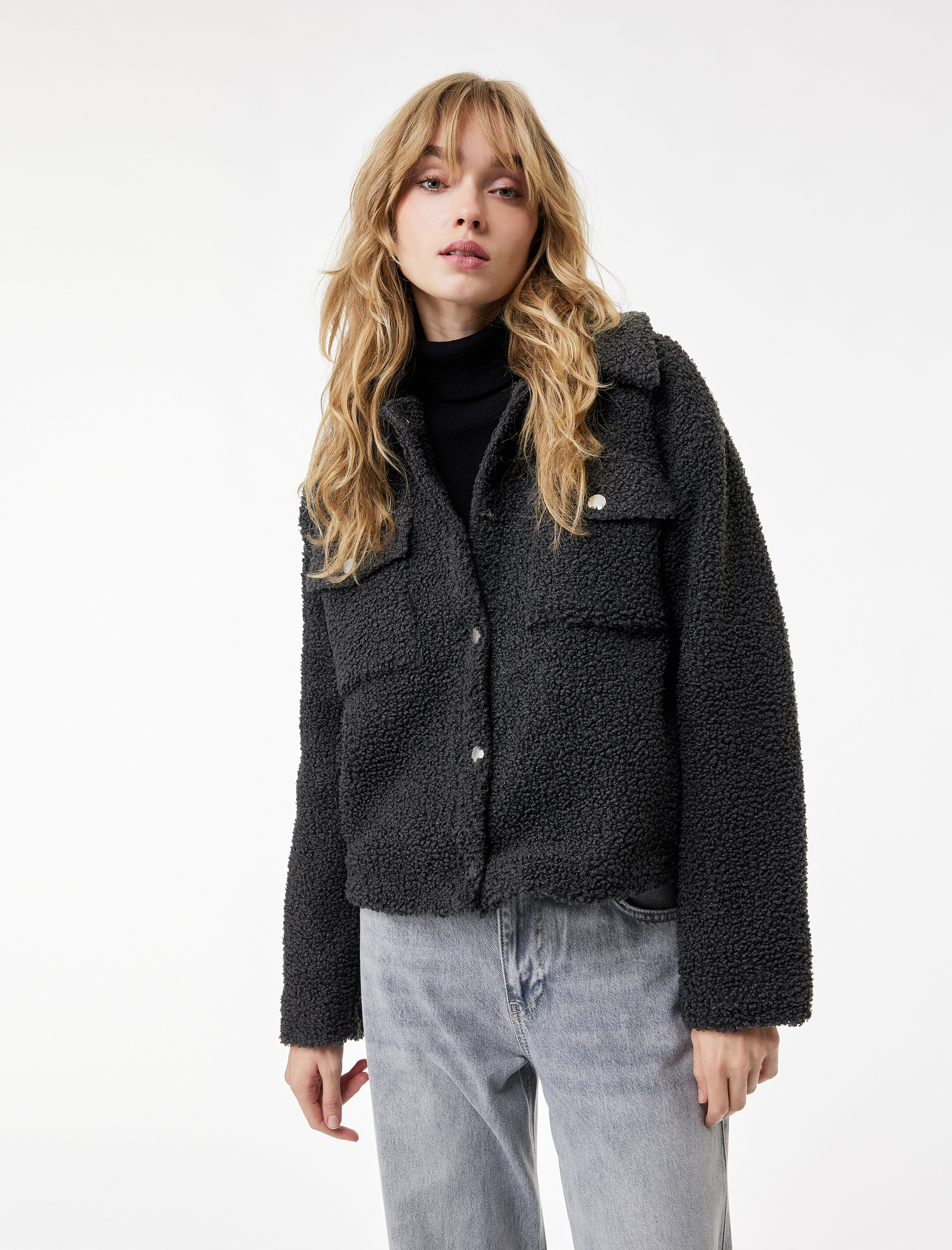   Düğmeli Uzun Kollu Kapaklı Cep Detaylı Peluş Ceket