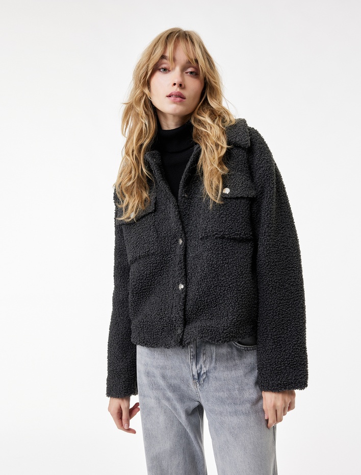  Düğmeli Uzun Kollu Kapaklı Cep Detaylı Peluş Ceket