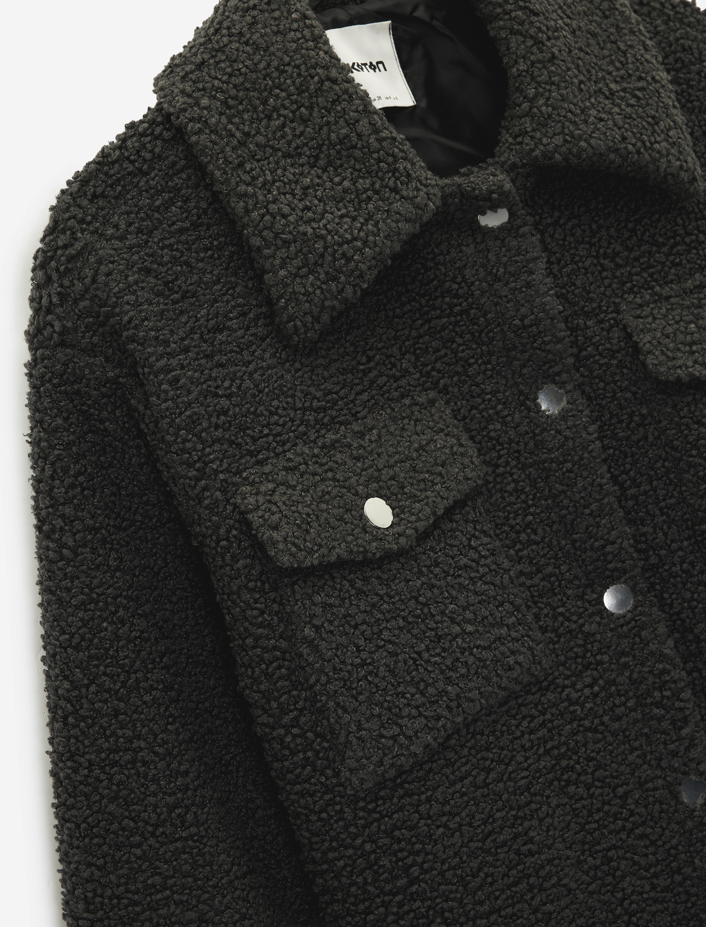   Düğmeli Uzun Kollu Kapaklı Cep Detaylı Peluş Ceket