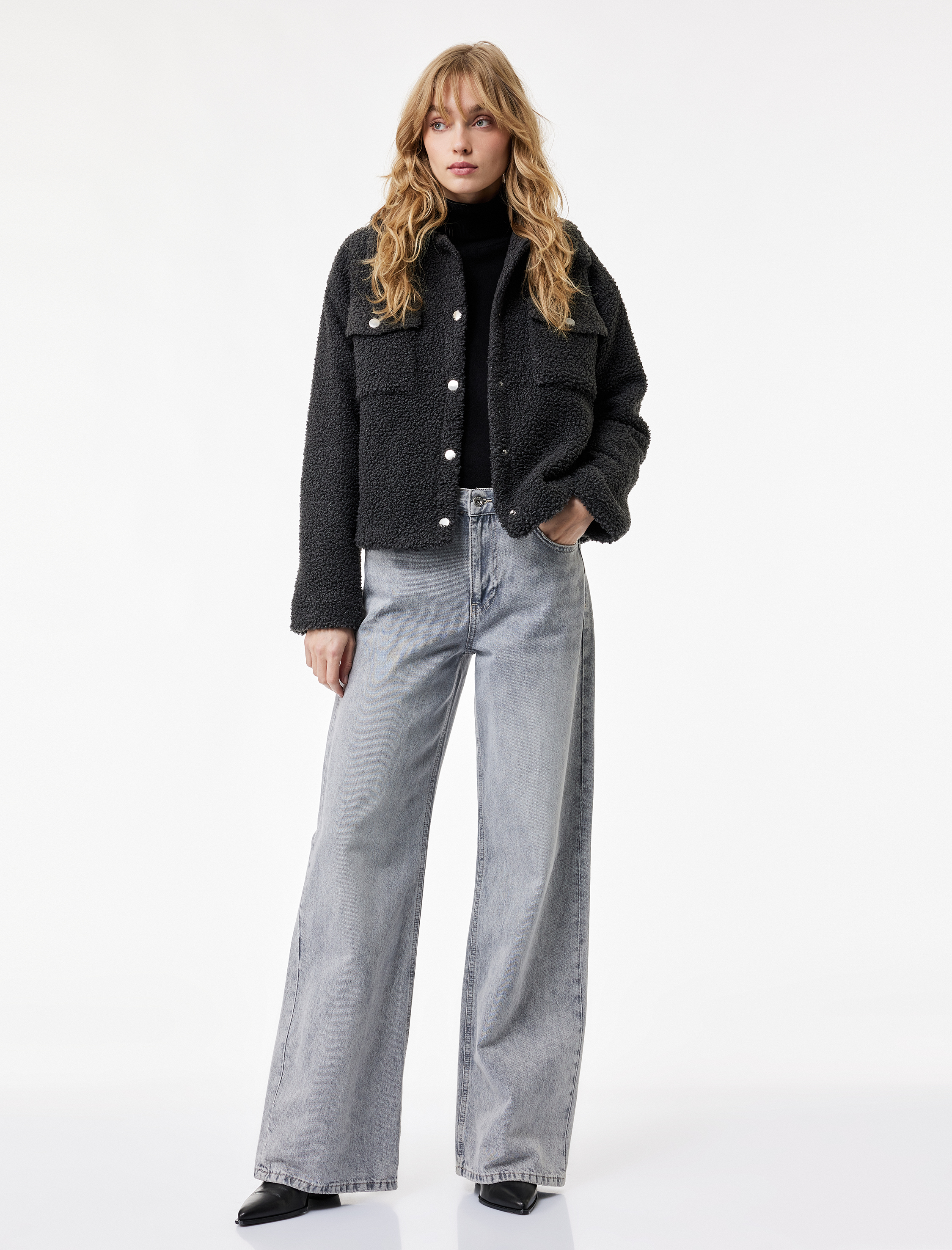   Düğmeli Uzun Kollu Kapaklı Cep Detaylı Peluş Ceket