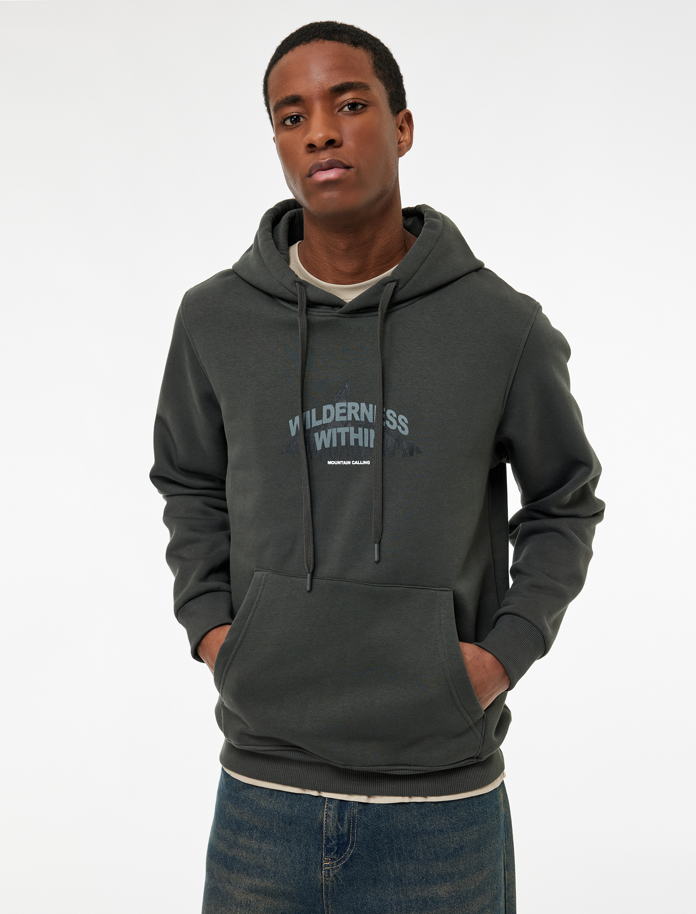   Regular Fit Uzun Kollu Kanguru Cepli Şardonlu Baskılı Kapşonlu Sweatshirt