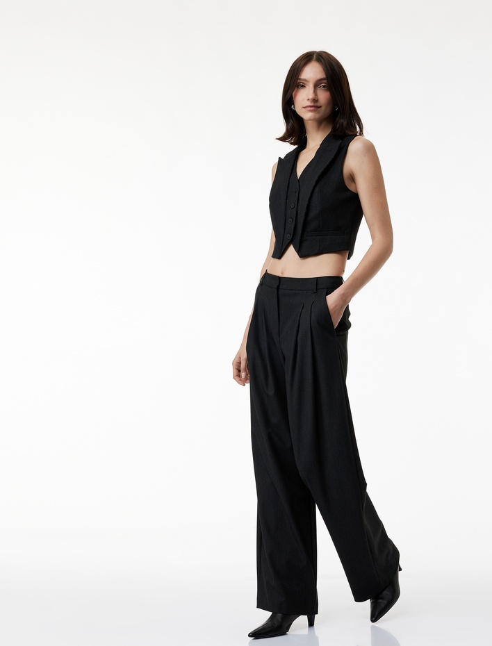  Cep Detaylı V Yaka Düğmeli Kolsuz Yelek