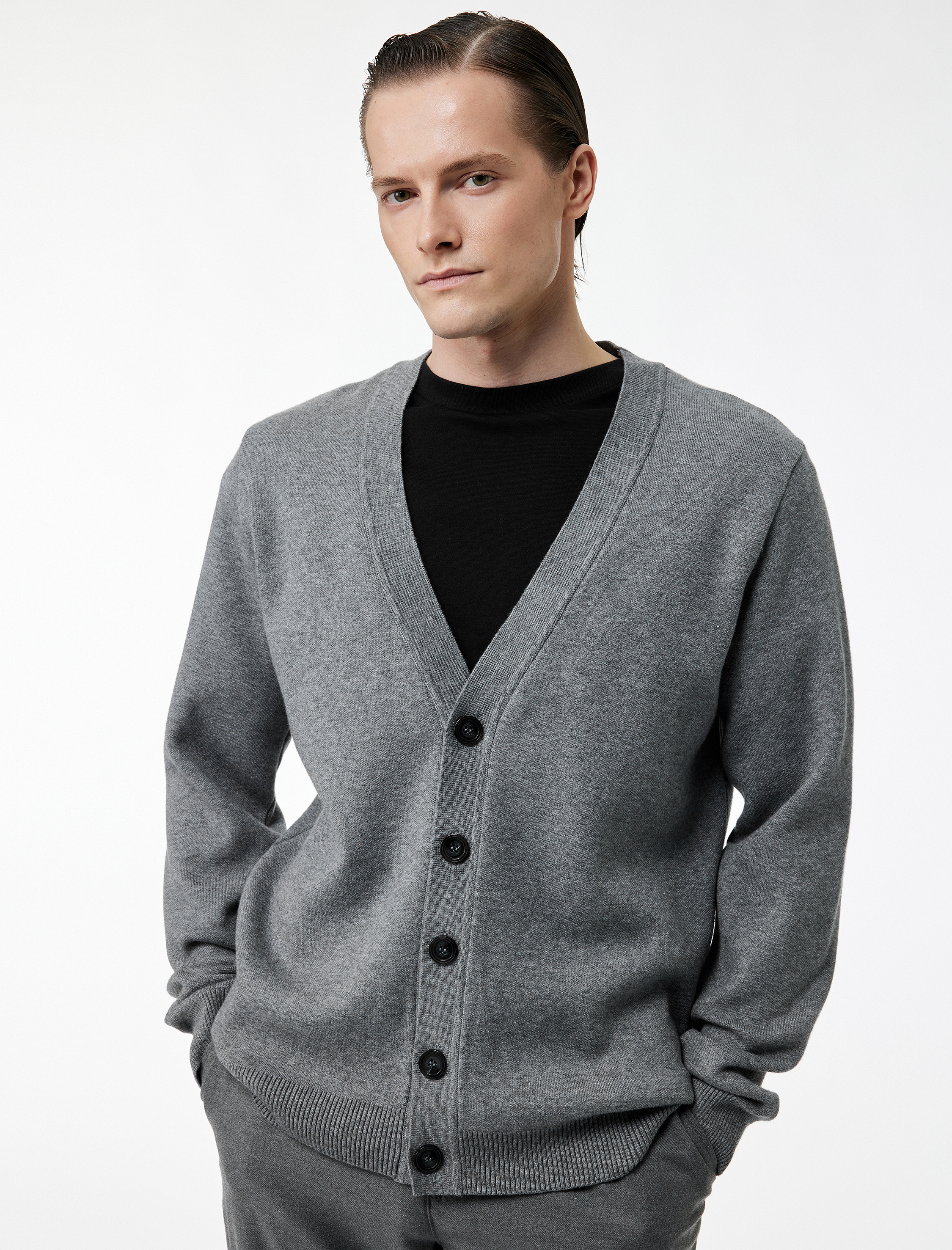   Uzun Kollu Viskon Karışımlı Düğmeli V Yaka Triko Hırka