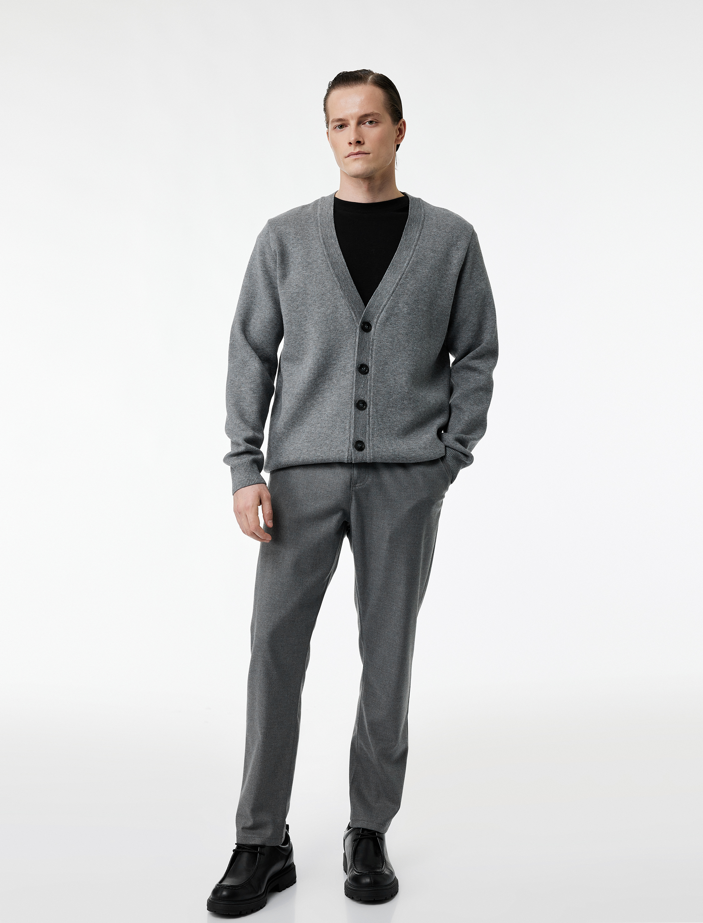   Uzun Kollu Viskon Karışımlı Düğmeli V Yaka Triko Hırka