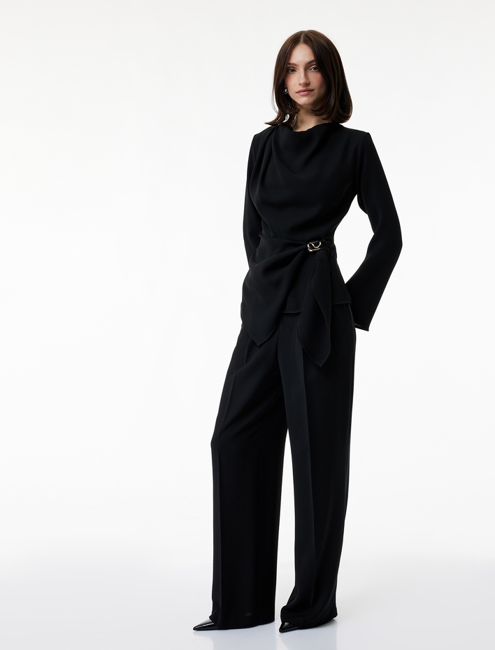  Uzun Kollu Degaje Yaka Metal Aksesuarlı Büzgülü Asimetrik Bluz