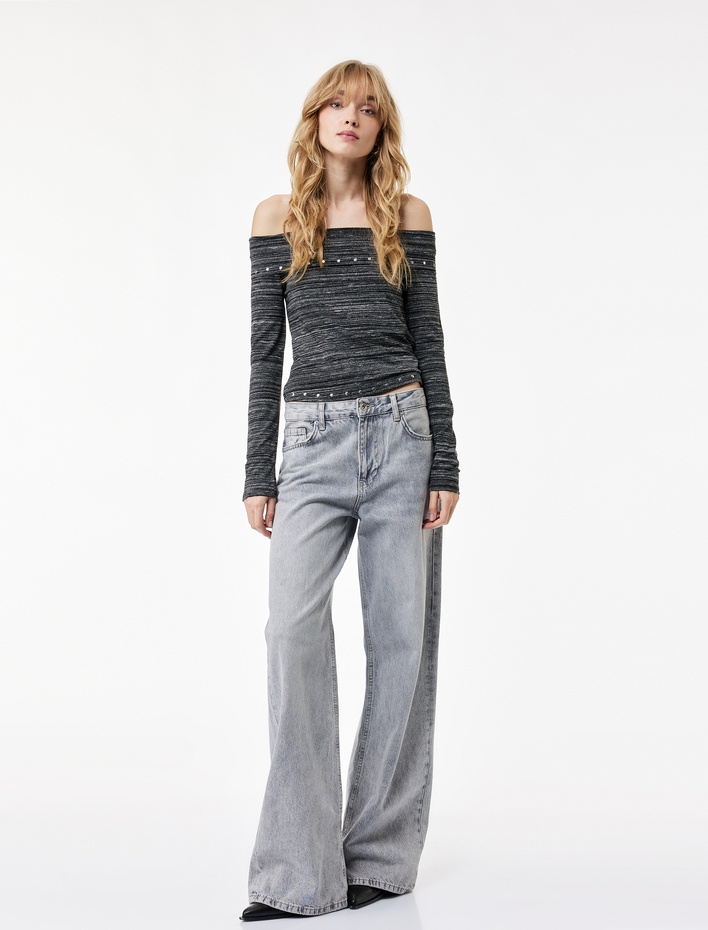  Koton X Sibil Çetinkaya - Uzun Kollu Zımba Detaylı Omzu Açık Bluz