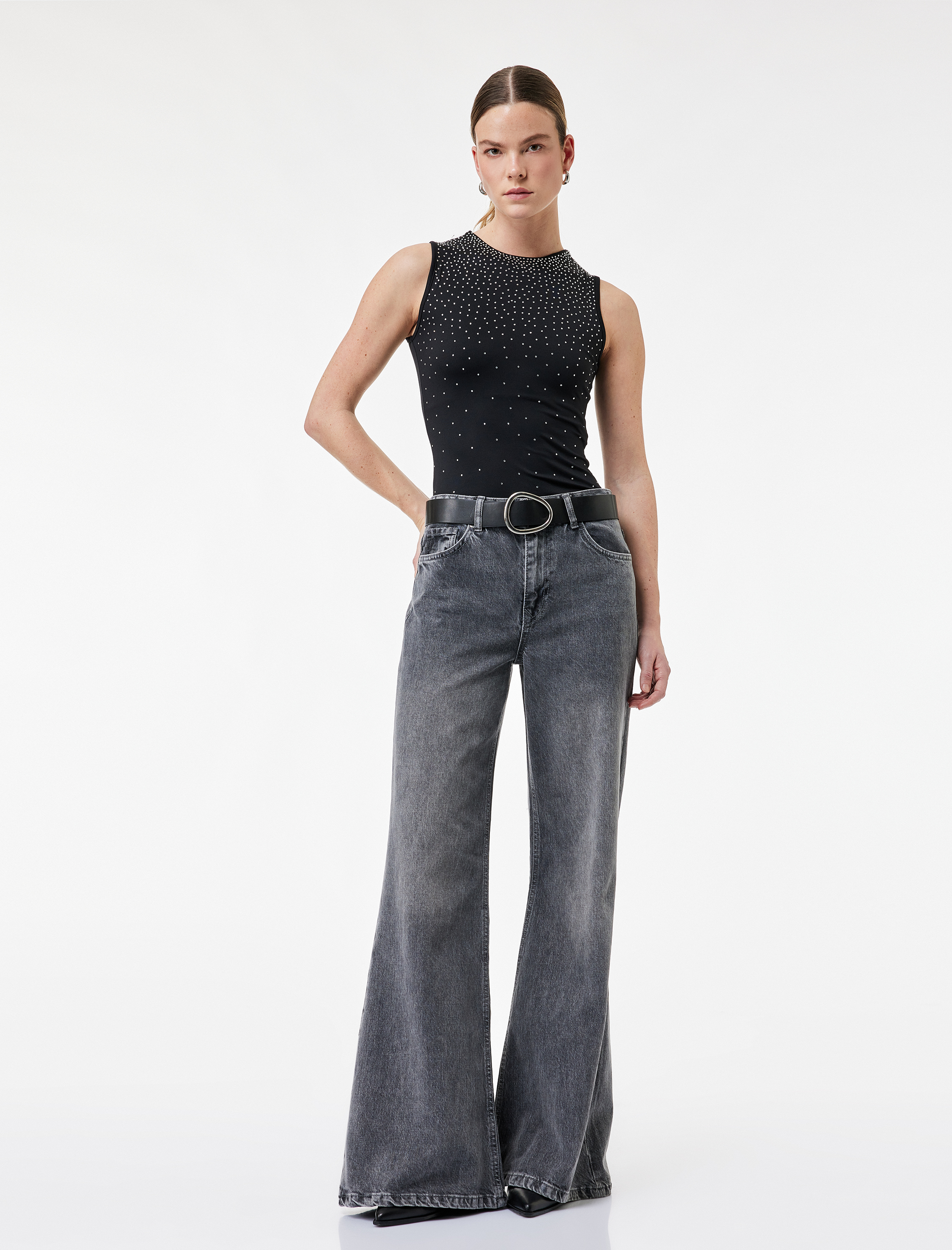   Kolsuz Bisiklet Yaka Slim Fit Taşlı Bluz