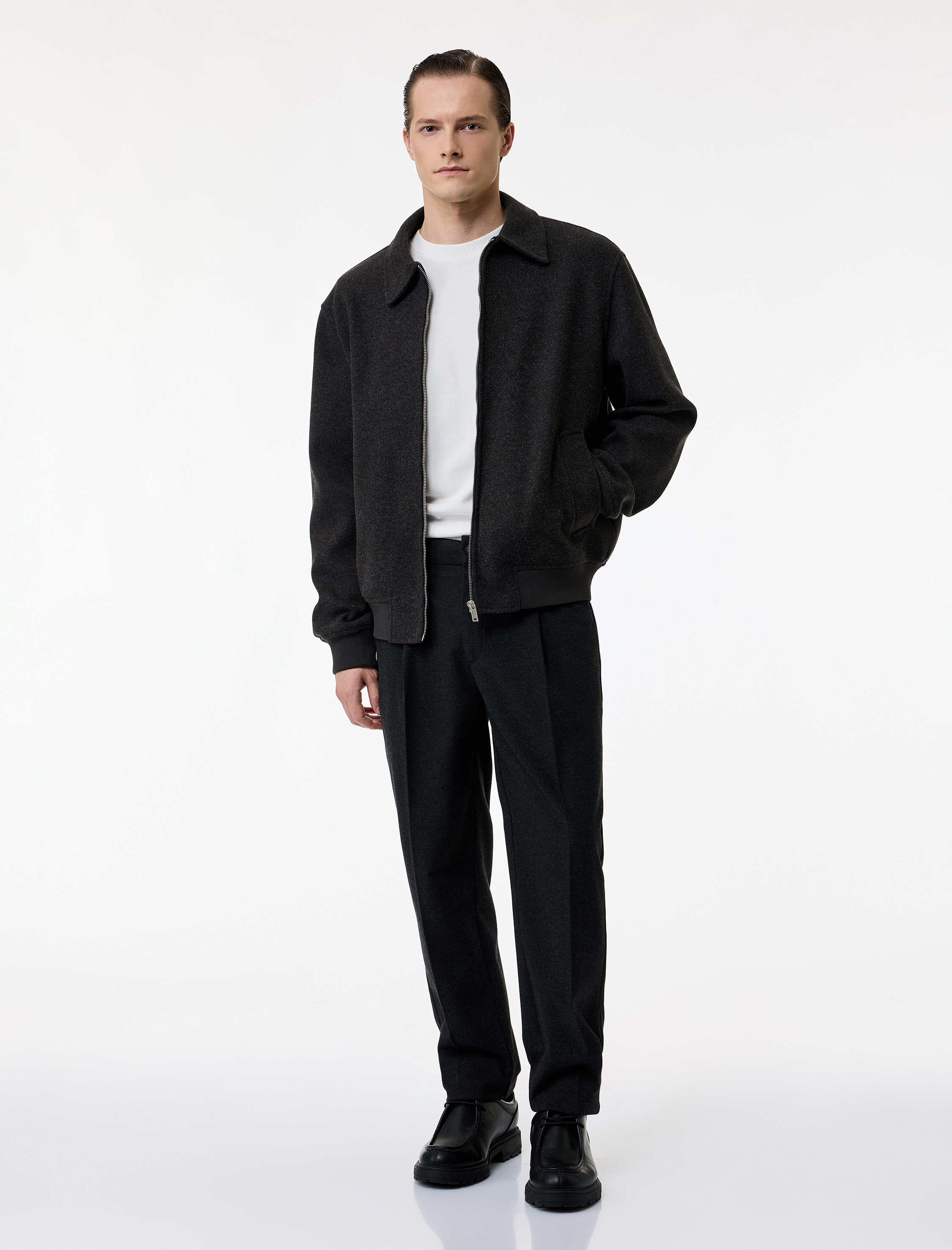   Regular Fit Viskon Karışımlı Cepli Pileli Kumaş Pantolon