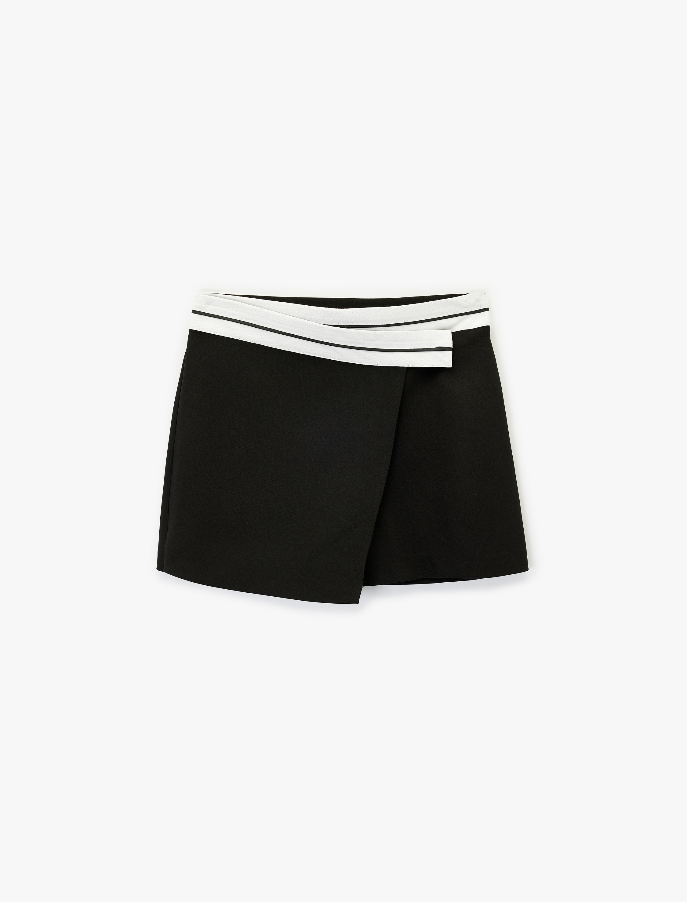   Çizgili Kemer Detaylı Asimetrik Kesim Mini Şort Etek