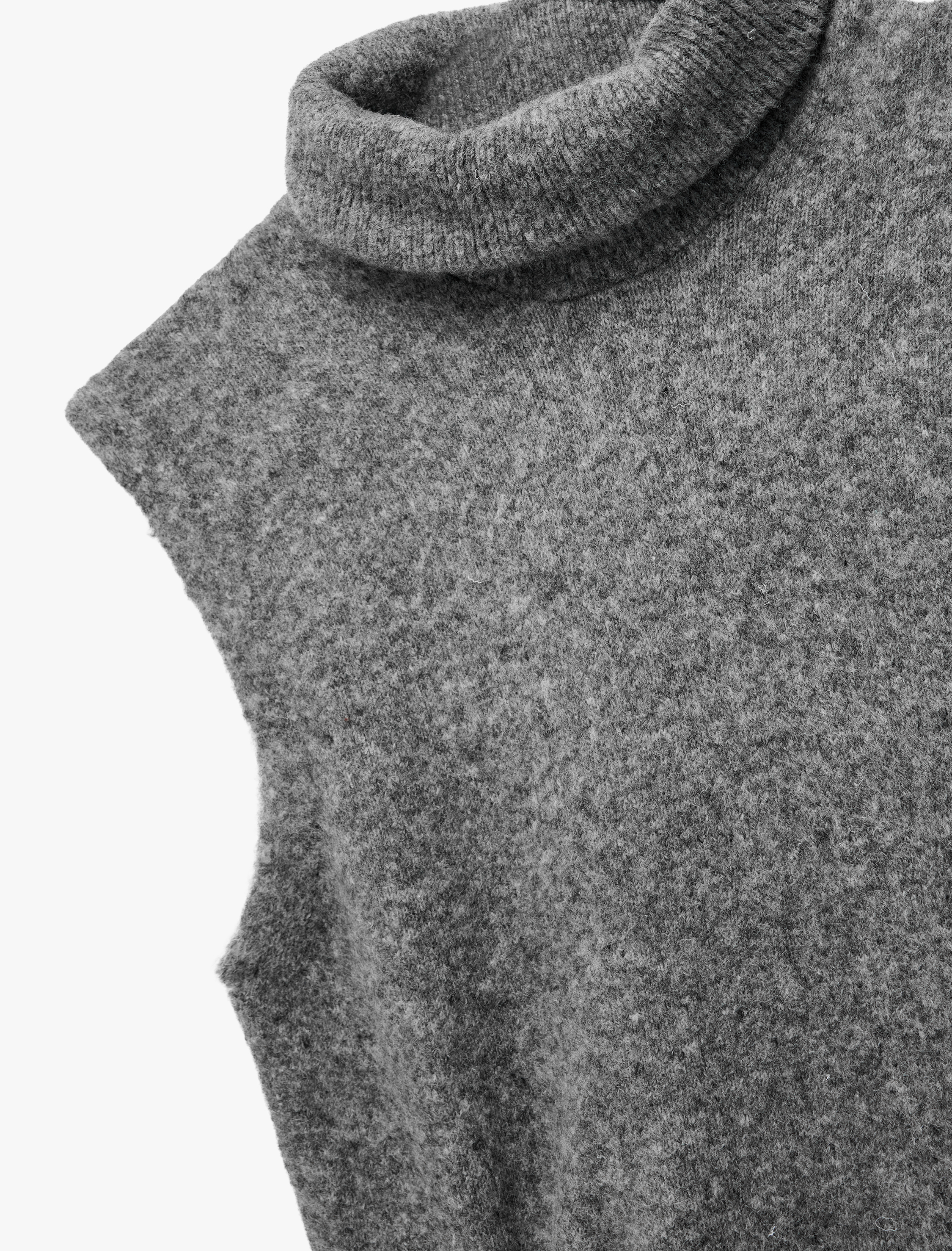   Koton X Sibil Çetinkaya - Aksesuar Detaylı Balıkçı Yaka Oversize Süveter
