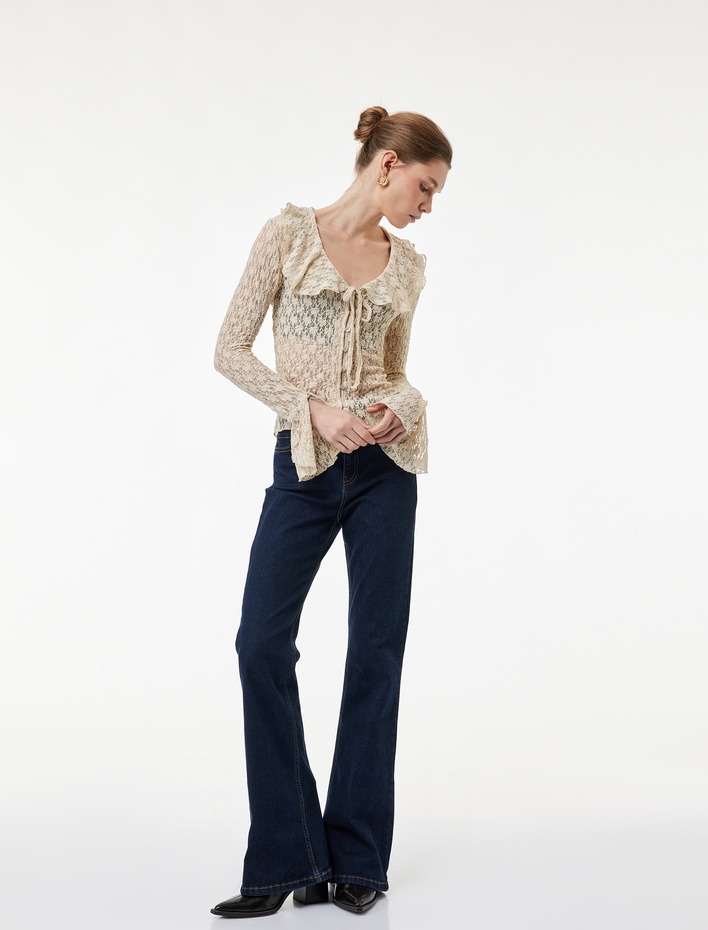  Koton X Sibil Çetinkaya - Uzun İspanyol Kollu V Yaka Bağlamalı Fırfırlı Dantelli Bluz