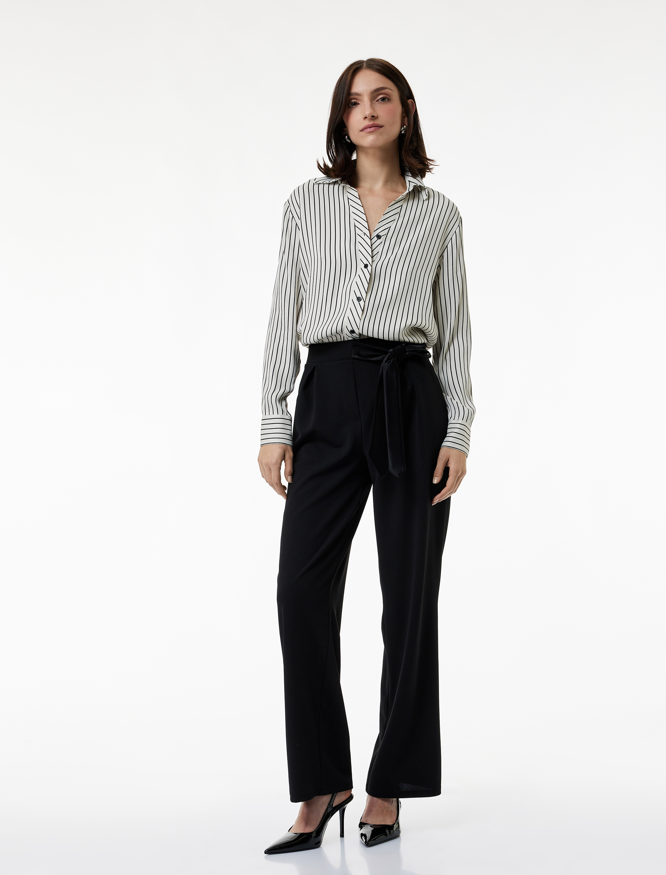   Bağlamalı Saten Fiyonk Detaylı Geniş Paça Kumaş Pantolon