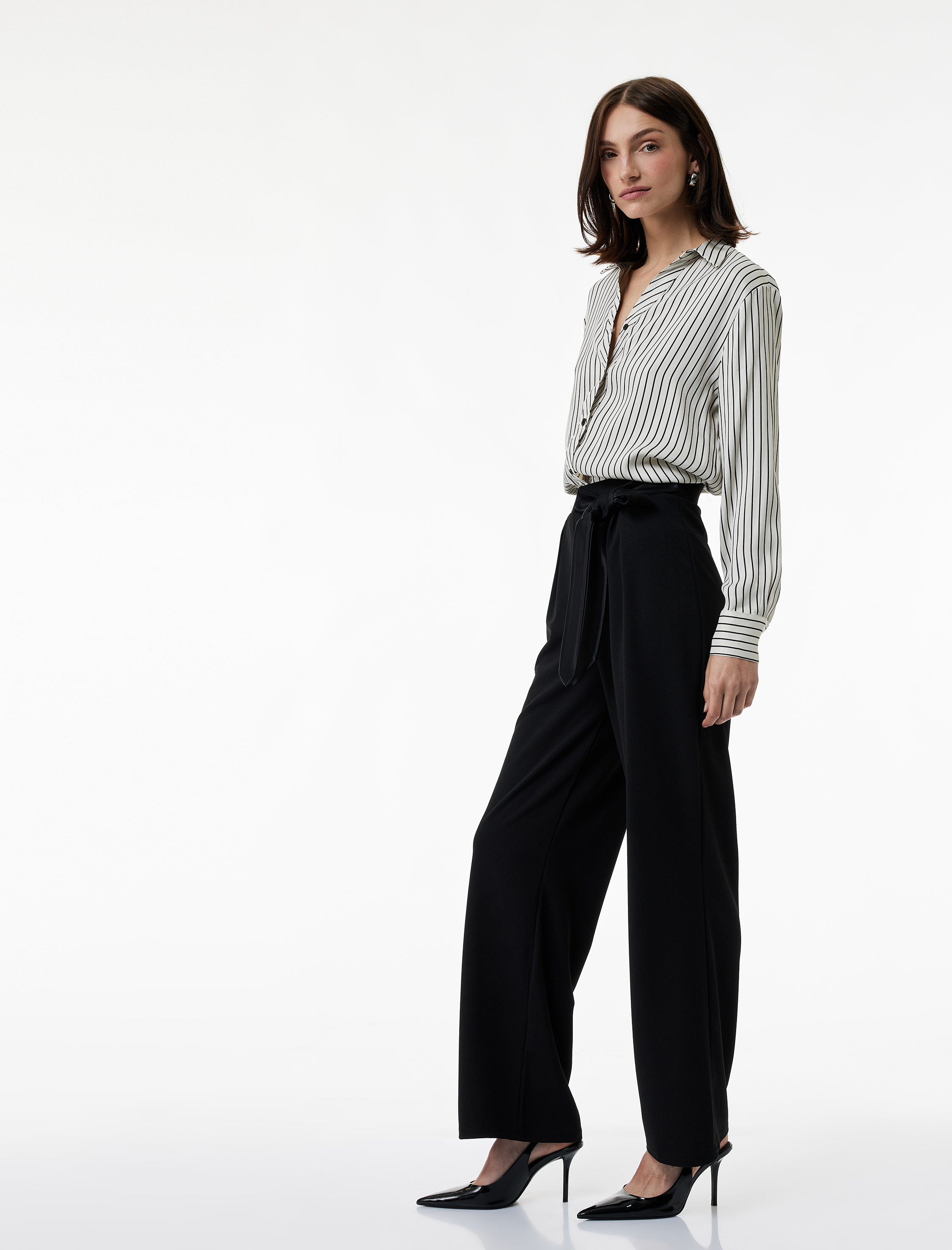   Bağlamalı Saten Fiyonk Detaylı Geniş Paça Kumaş Pantolon