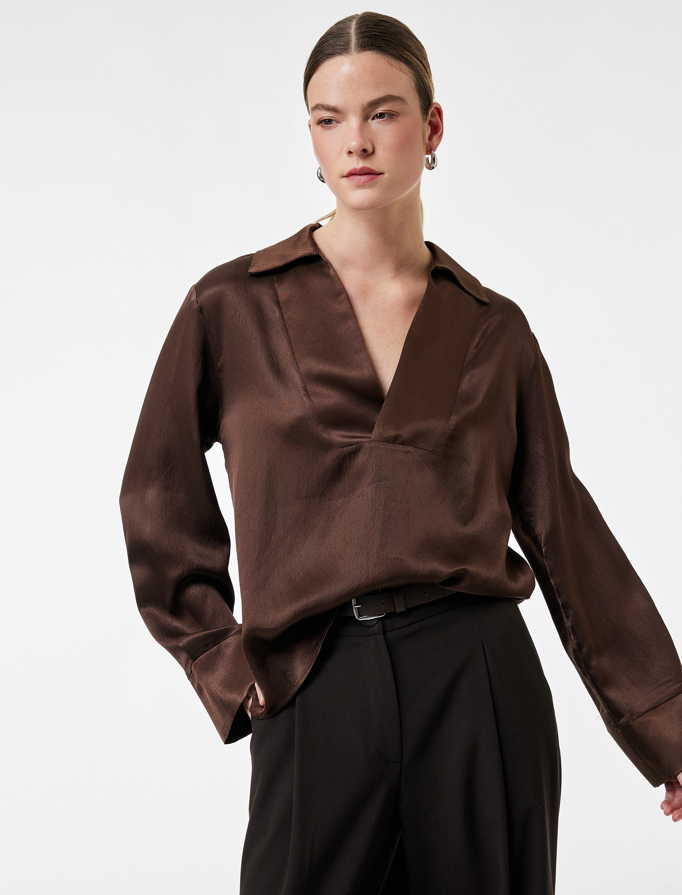   Koton X Şahika Ercümen - Bol Kalıp Uzun Kollu Kaçık Yaka Saten Gömlek