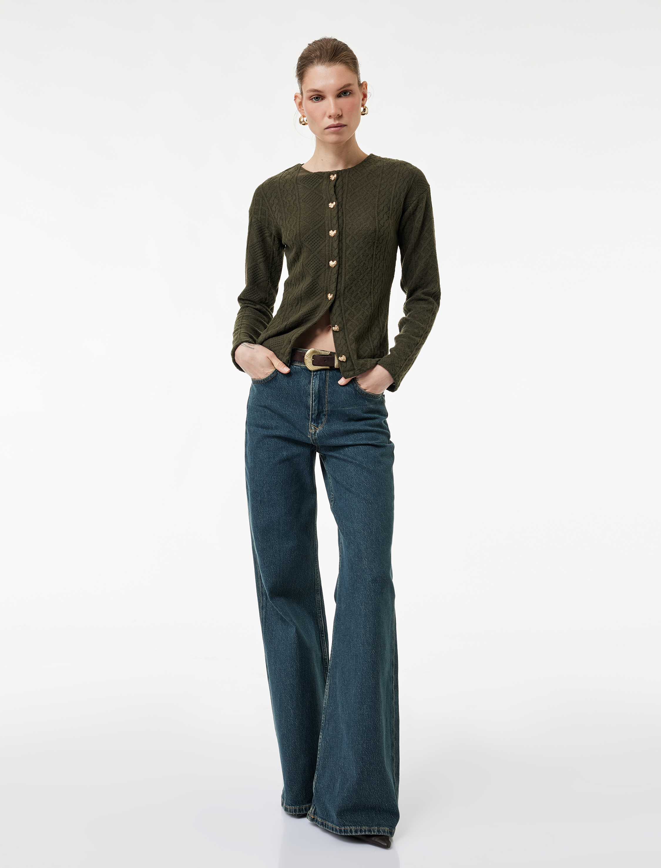   Slim Fit Uzun Kollu Bisiklet Yaka Kalpli Düğme Detaylı Saç Örgü Hırka