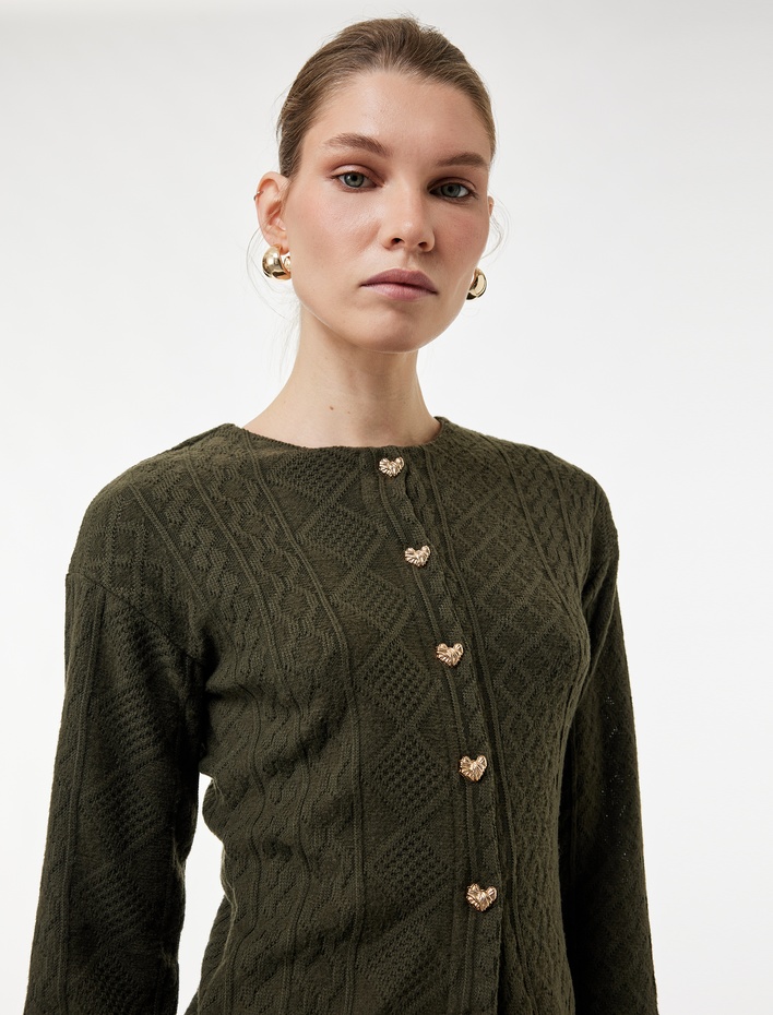  Slim Fit Uzun Kollu Bisiklet Yaka Kalpli Düğme Detaylı Saç Örgü Hırka