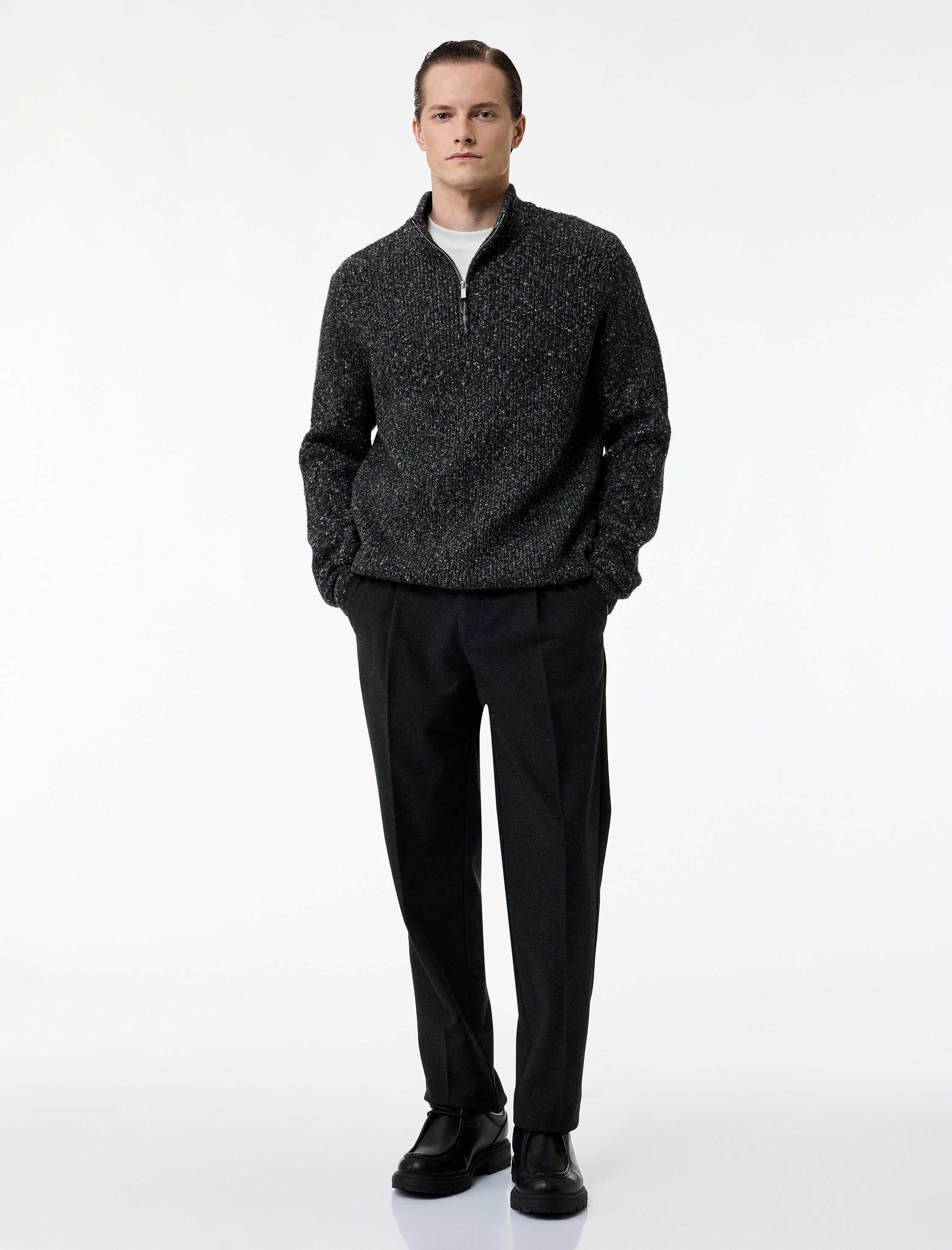   Uzun Kollu Desenli Yarım Fermuarlı Triko Kazak