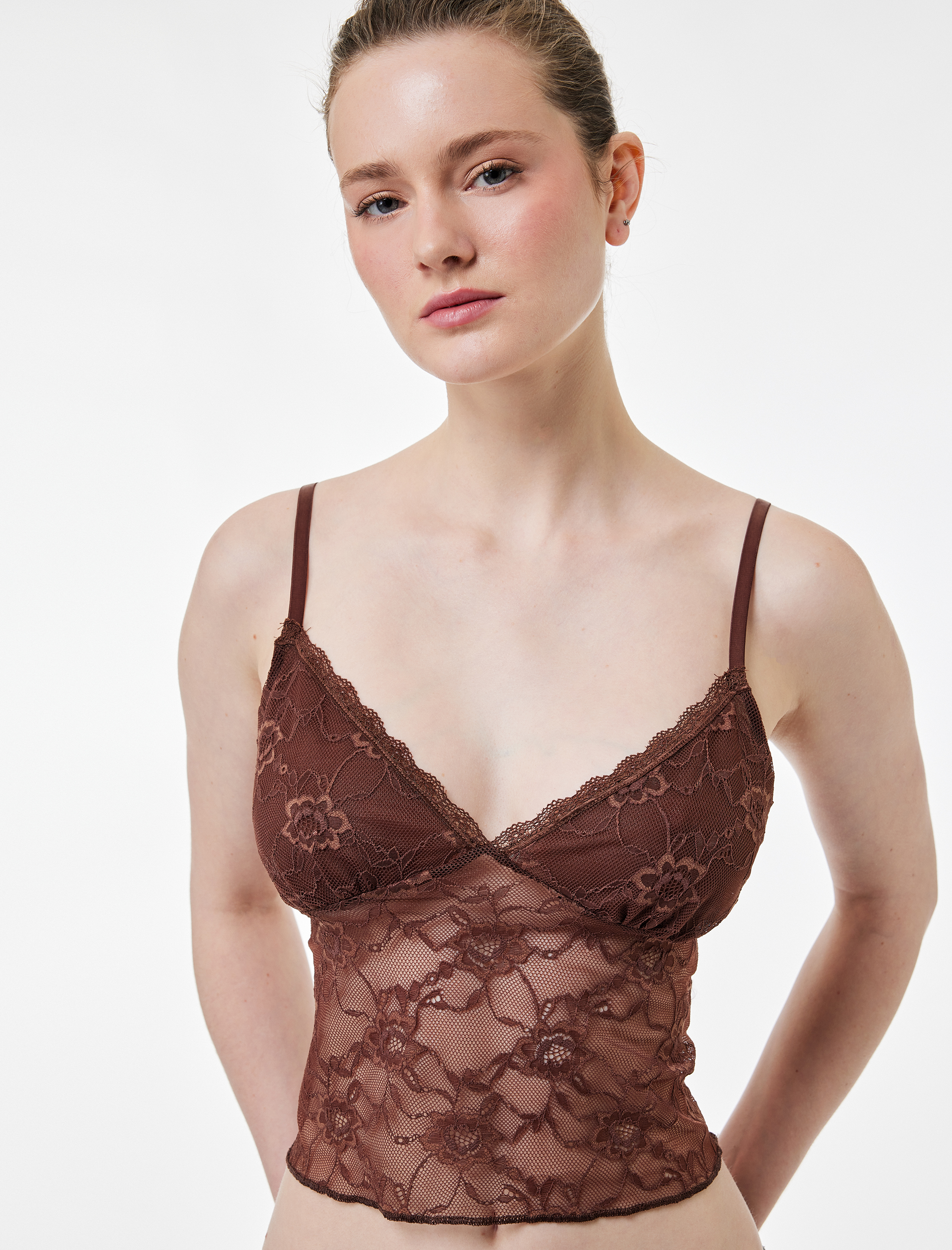   V Yaka Dantel Detaylı Askılı Pijama Üstü
