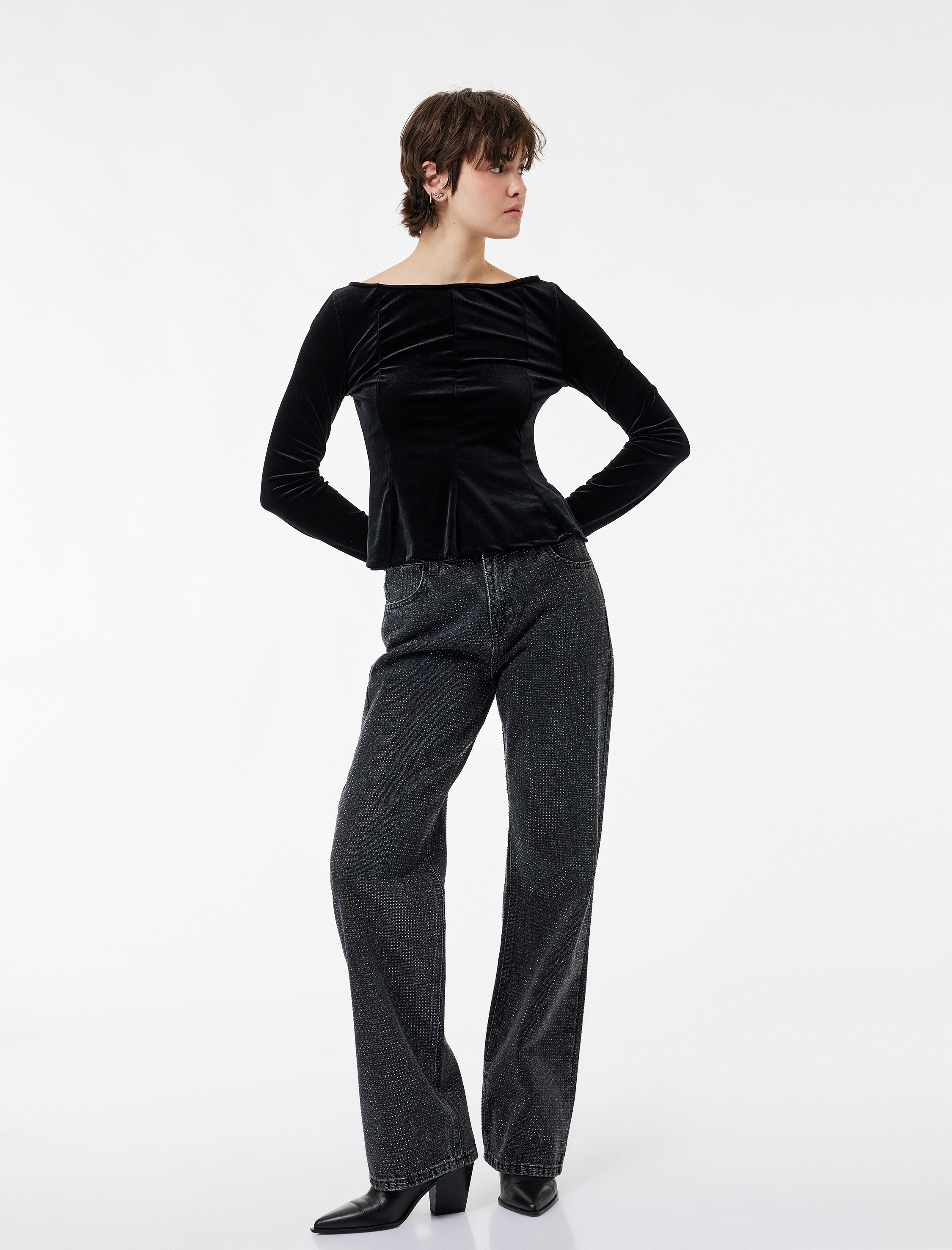   Slim Fit Kayık Yaka Uzun Kollu Kadife Peplum Tişört