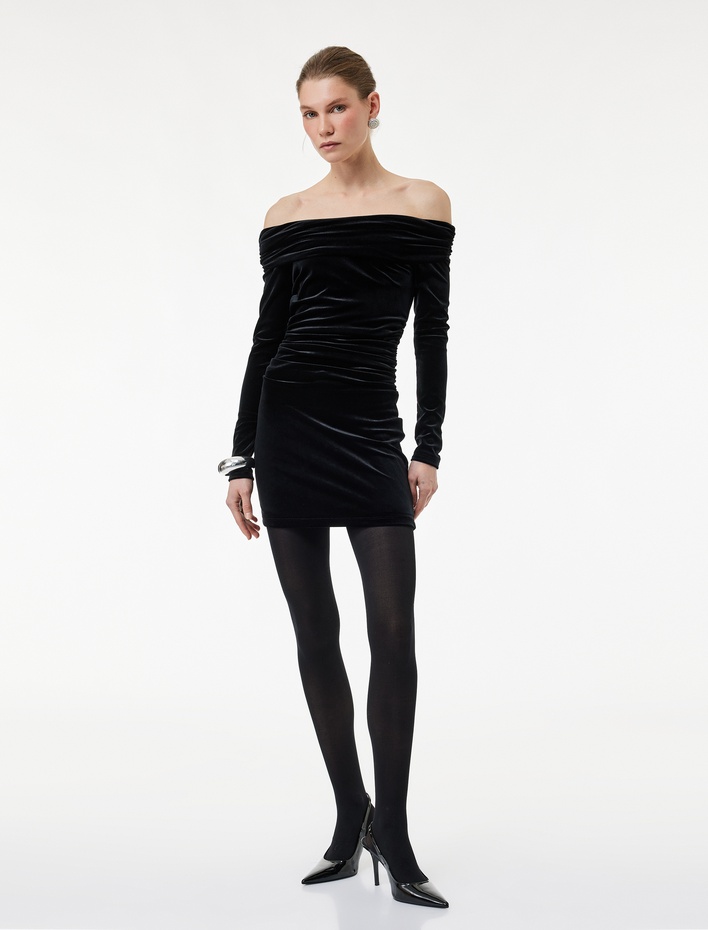  Slim Fit Uzun Kollu Omzu Açık Madonna Yaka Mini Kadife Elbise