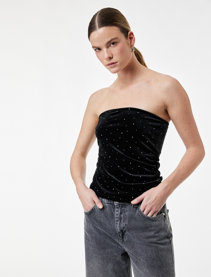  Drape Detaylı Taşlı Straplez Kadife Bluz