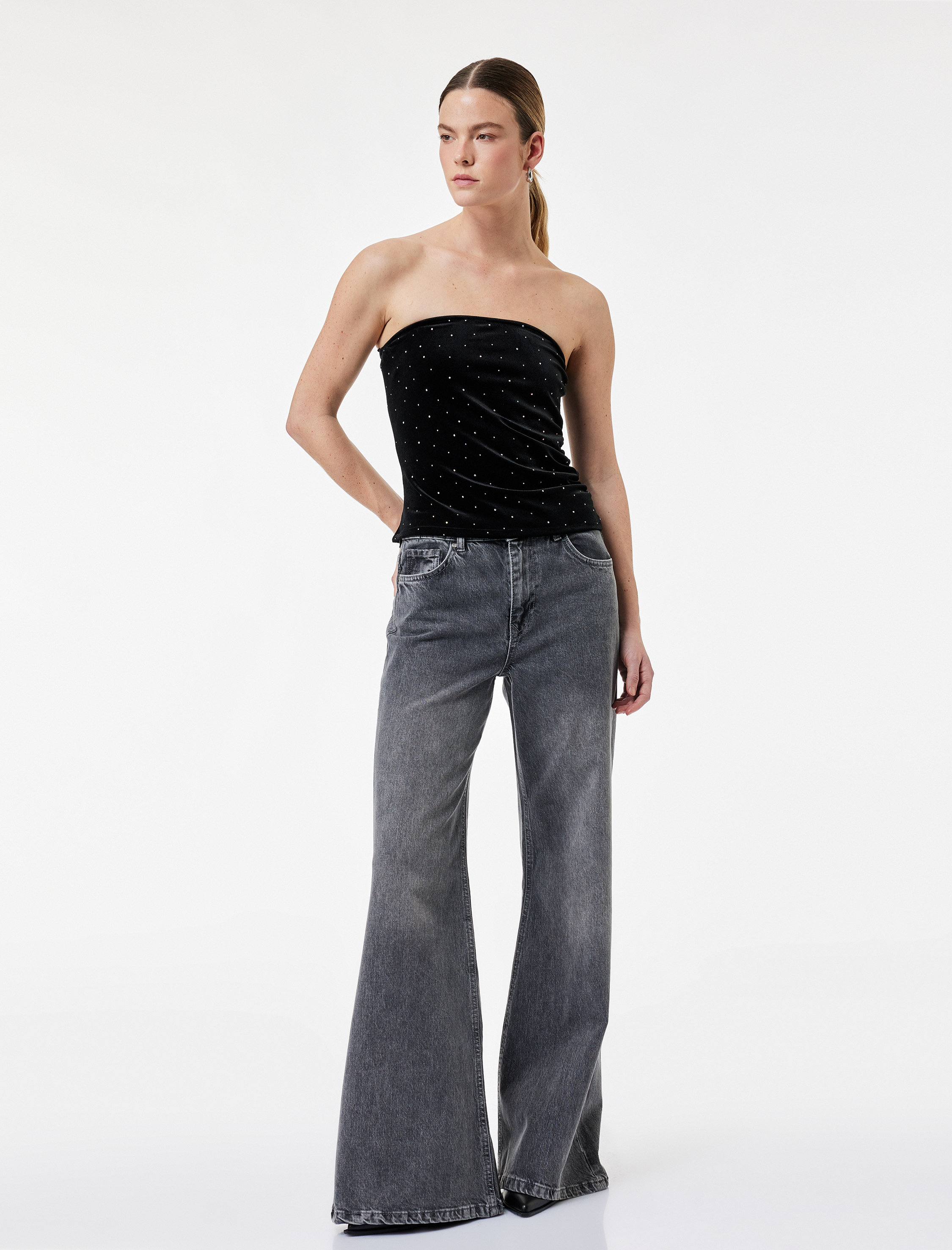   Drape Detaylı Taşlı Straplez Kadife Bluz