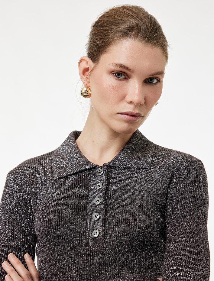  Koton X Melis Ağazat - Uzun Kollu Metalik İplik Detaylı Parıltılı Polo Yaka Triko Kazak