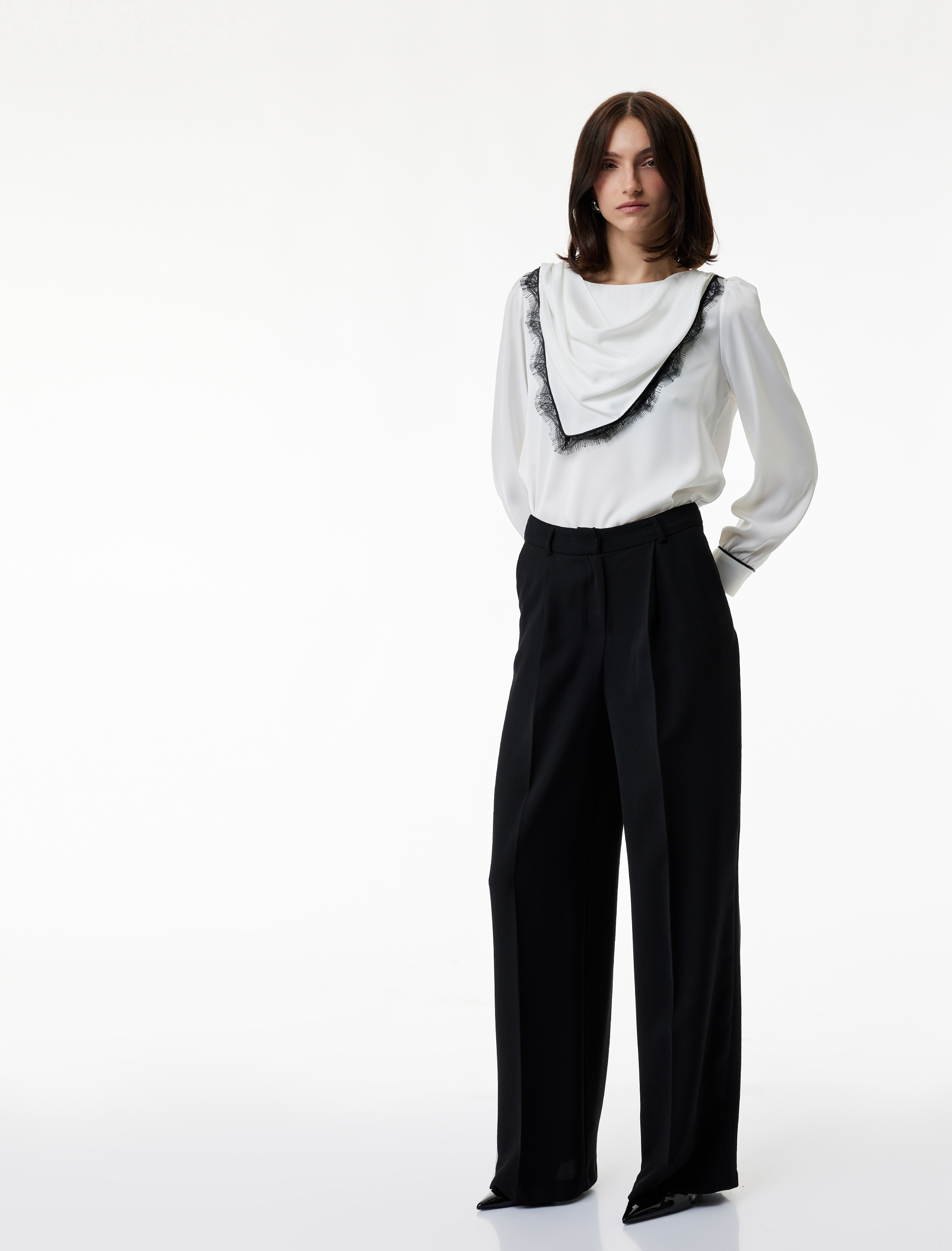   Dantel Detaylı Uzun Kollu Şal Yaka Bluz