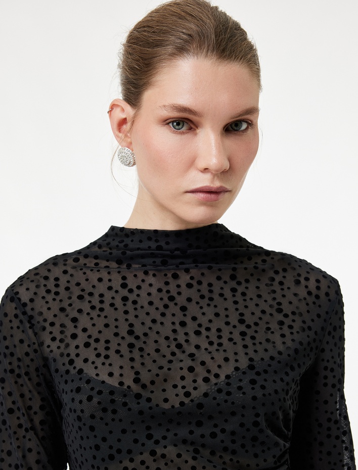  Slim Fit Uzun Kollu Geniş Dik Yaka Puantiyeli Tül Bluz