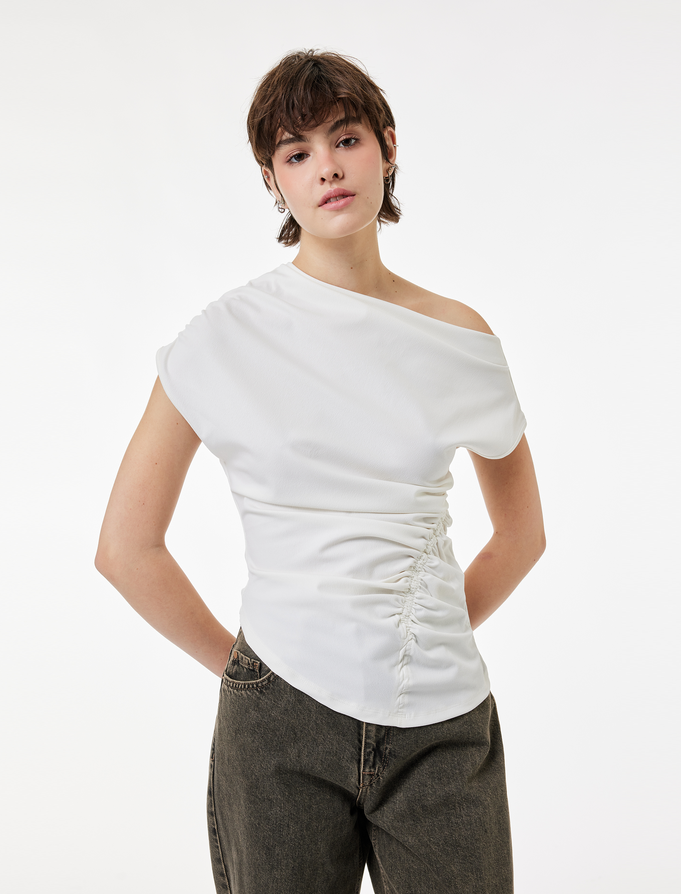   Kolsuz Drape Detaylı Asimetrik Tişört
