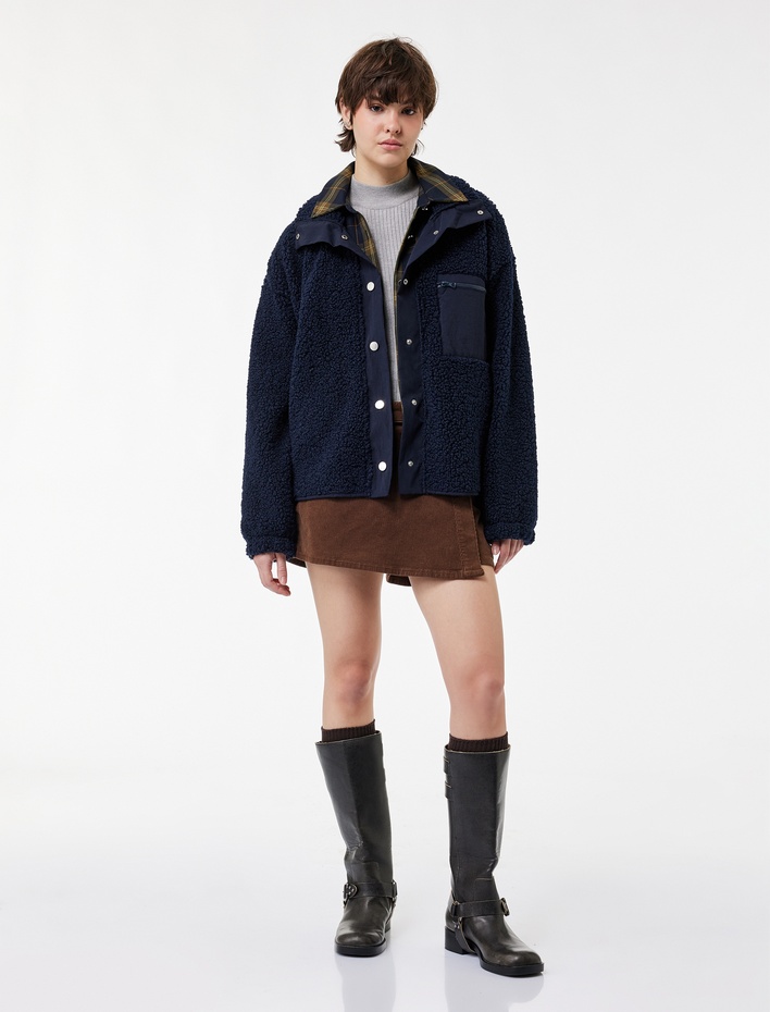  Dik Yaka Fermuar Cep Detaylı Çıtçıt Düğmeli Oversize Peluş Ceket