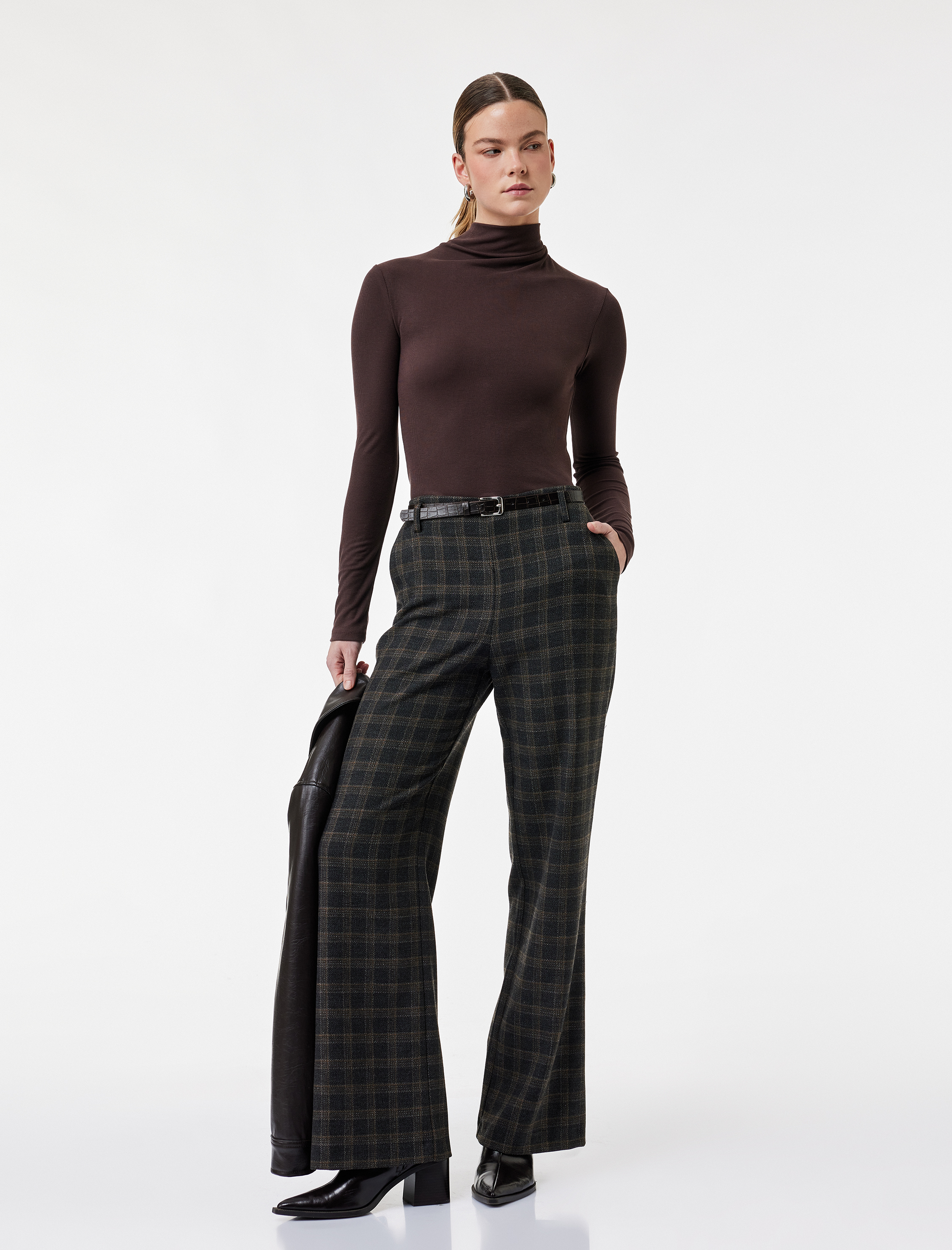   Slim Fit Modal Kumaş Uzun Kollu Dökümlü Dik Yaka Bluz