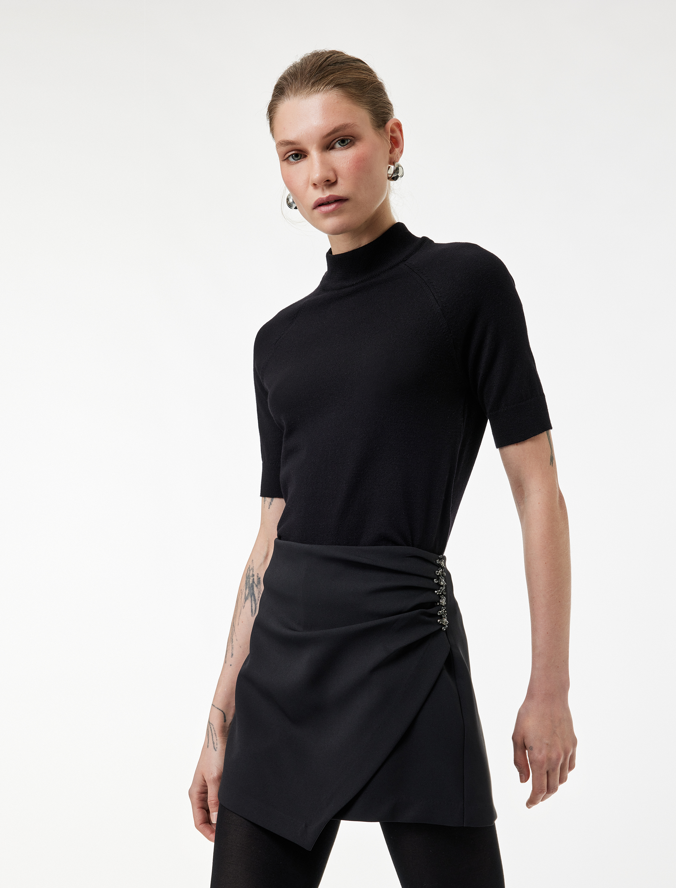   Drape Detaylı Kruvaze Mini Taşlı Şort Etek