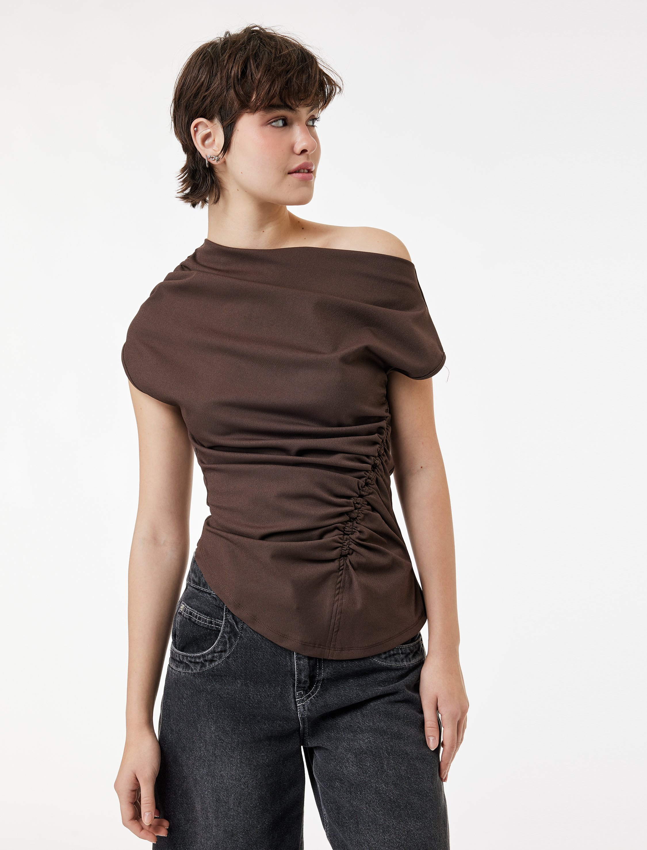   Kolsuz Drape Detaylı Asimetrik Tişört