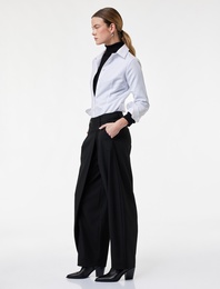 Asimetrik Kapama Detaylı Bol Paça Kumaş Pantolon