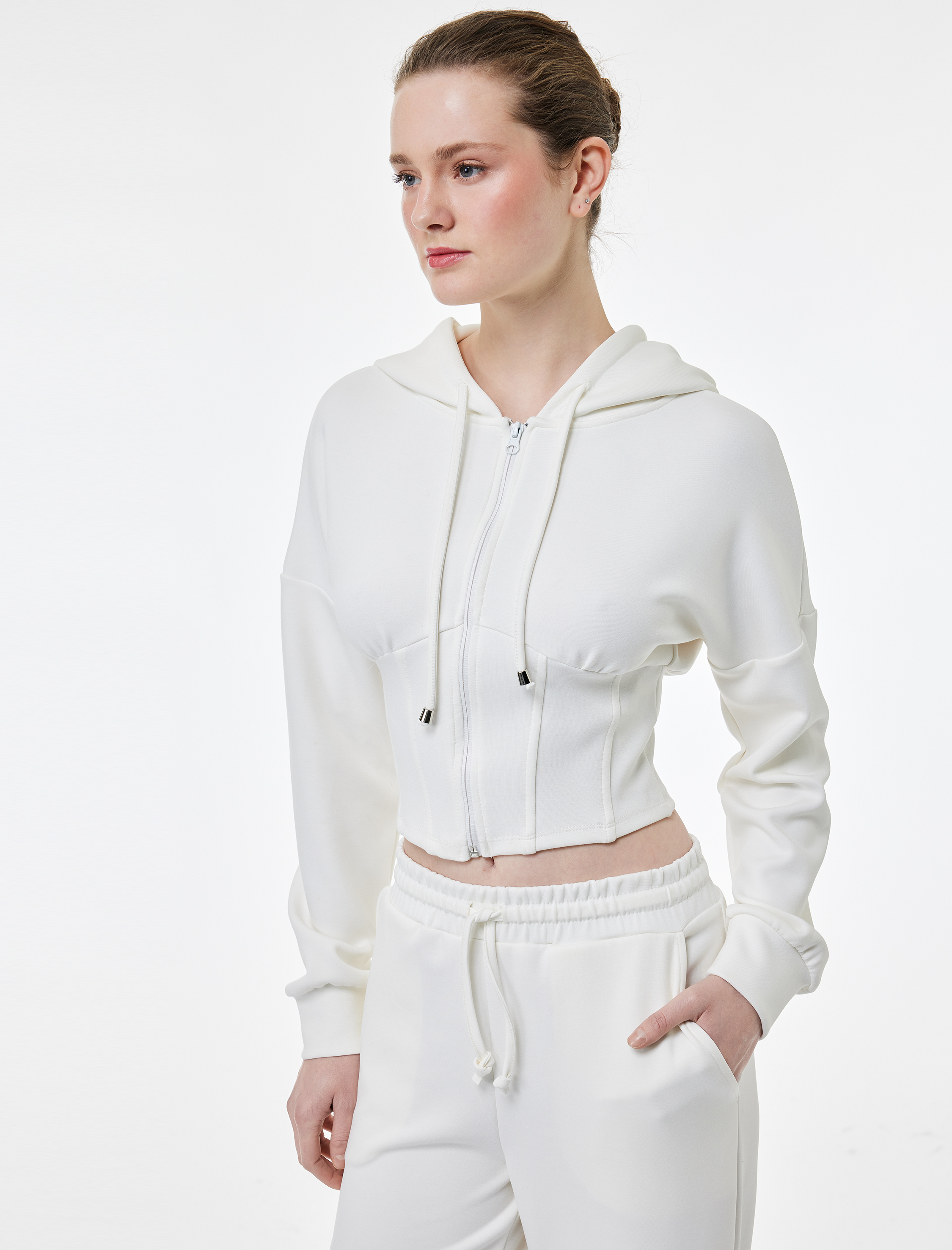   Koton X Sibil Çetinkaya - Slim Fit Uzun Kollu Kapüşonlu Crop Sweatshirt