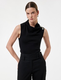 Kolsuz Degaje Dik Yaka Taşlı Triko Bluz