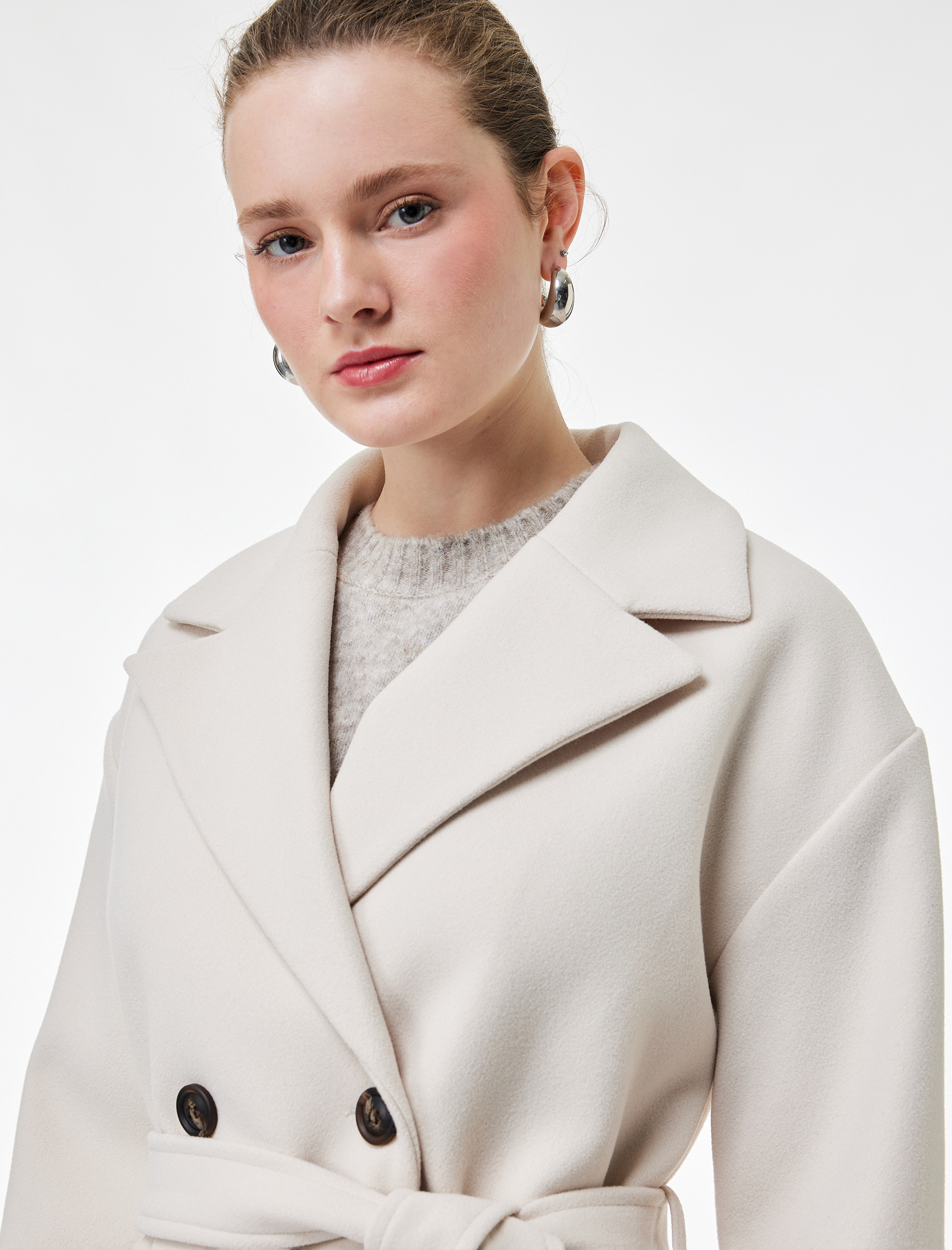   Uzun Kollu Cepli Düğmeli Kemerli Kruvaze Kaşe Kaban