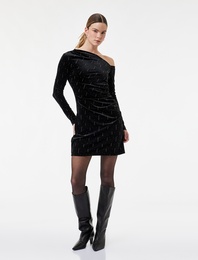Slim Fit Uzun Kollu Taşlı Tek Omuz Mini Kadife Elbise