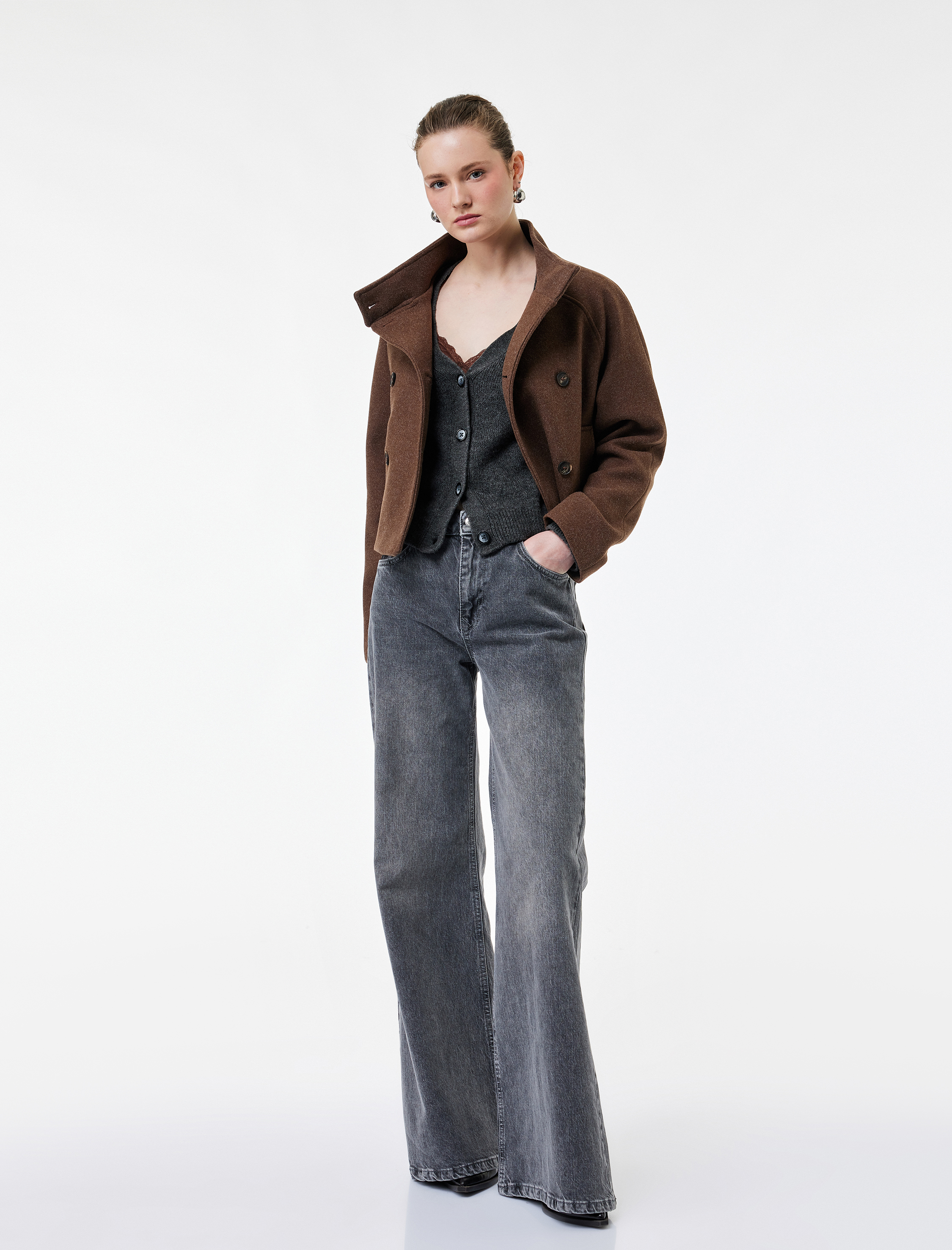   Uzun Kollu Cepli Dik Yaka Düğmeli Kruvaze Kısa Kaşe Mont