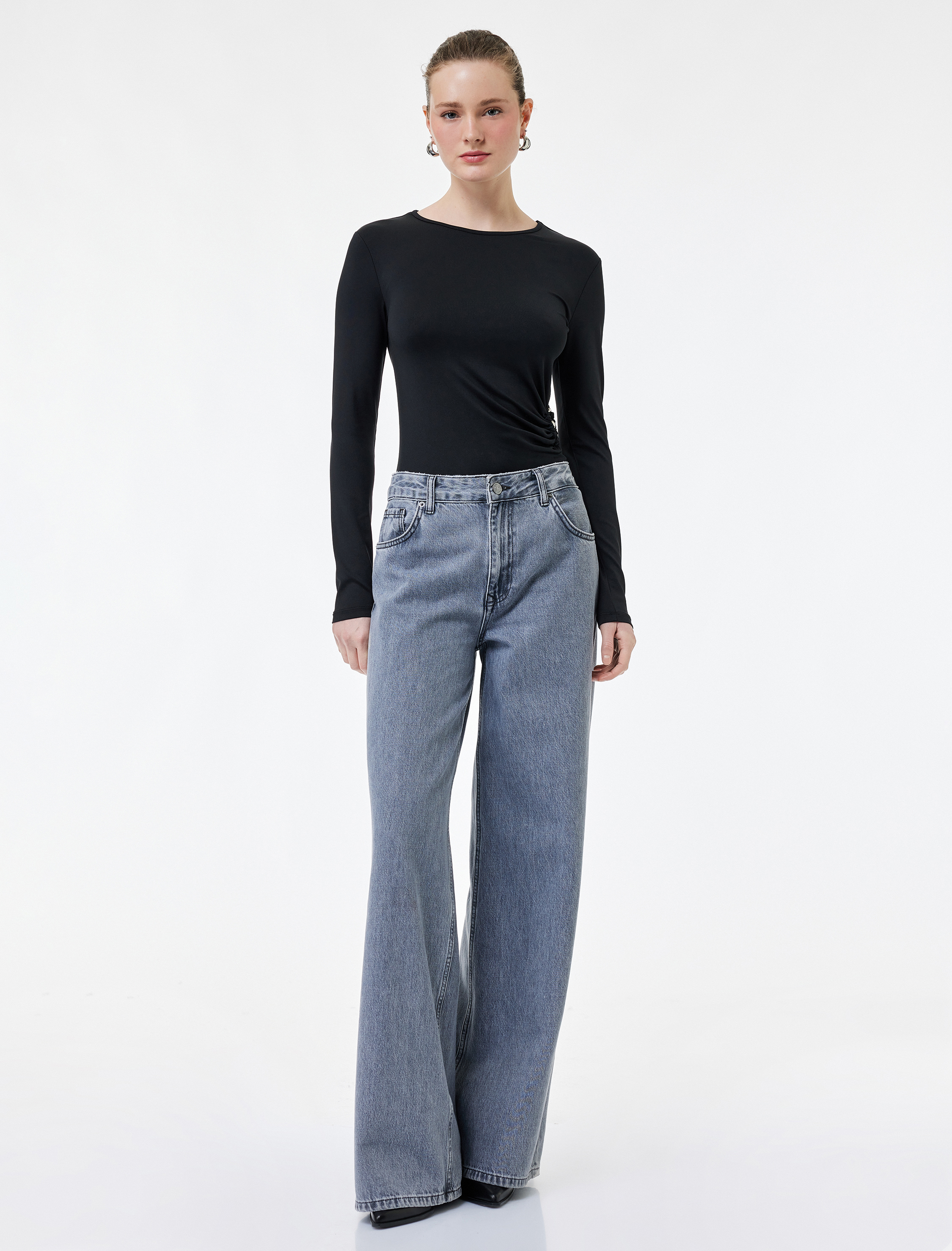   Slim Fit Uzun Kollu Bisiklet Yaka Metal Aksesuarlı Tişört