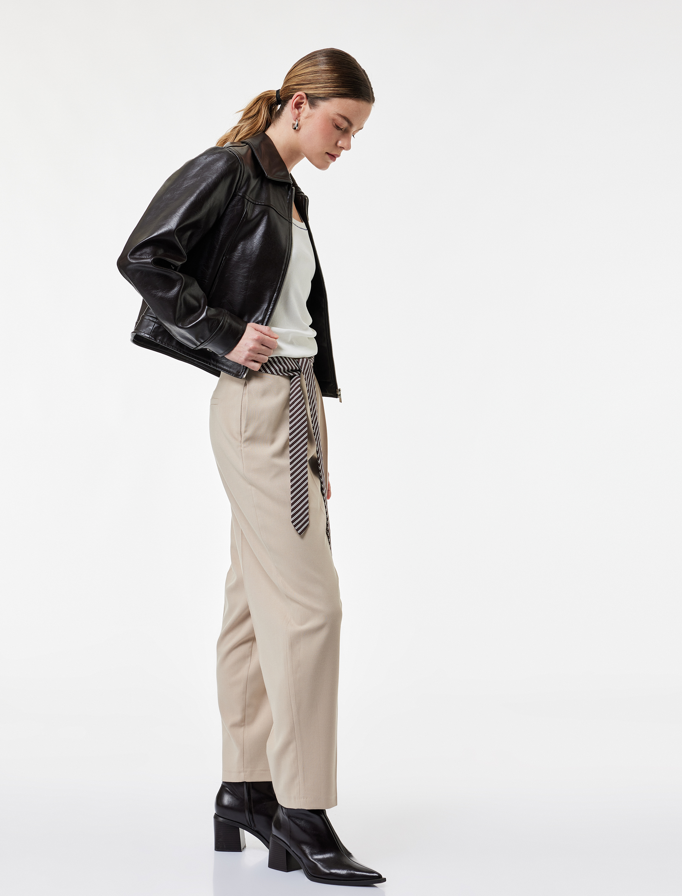   Kuşak Kemer Detaylı Havuç Pantolon